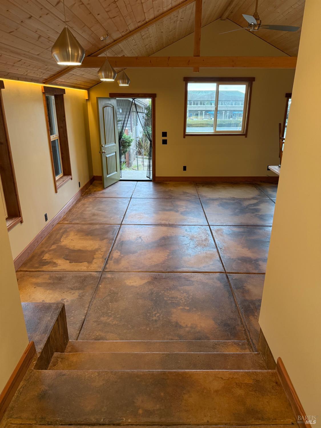 39143 S Highway 1 Way Gualala CA 95445