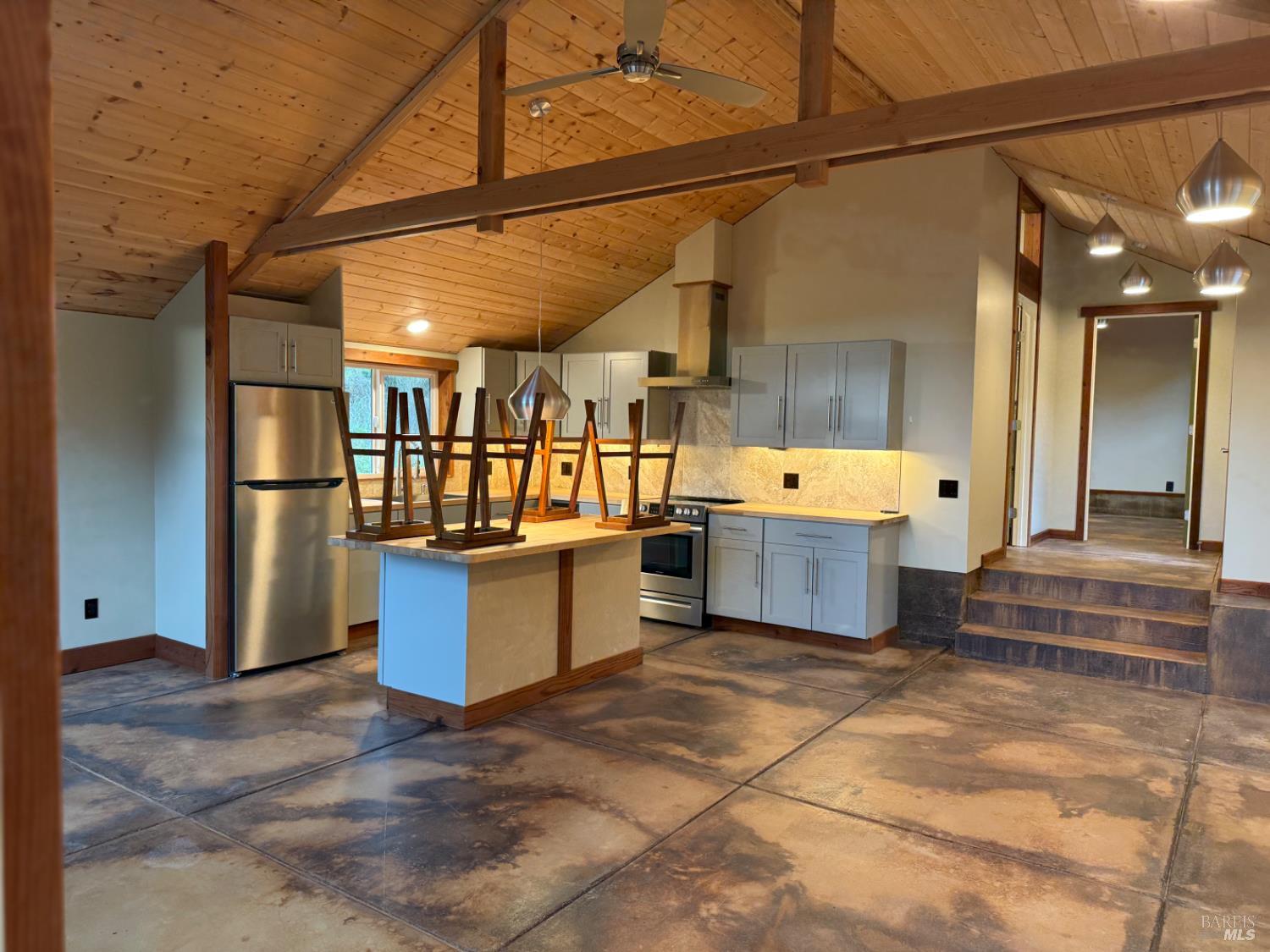 39143 S Highway 1 Way Gualala CA 95445
