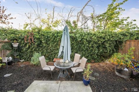 1507 Pinebrook Place Santa Rosa CA 95403