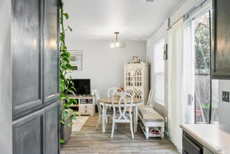 1507 Pinebrook Place Santa Rosa CA 95403