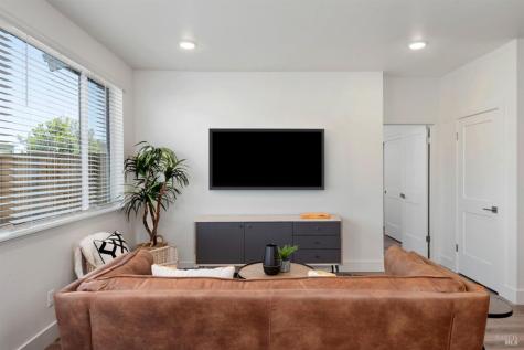 1480 Wrigley Avenue Santa Rosa CA 95407