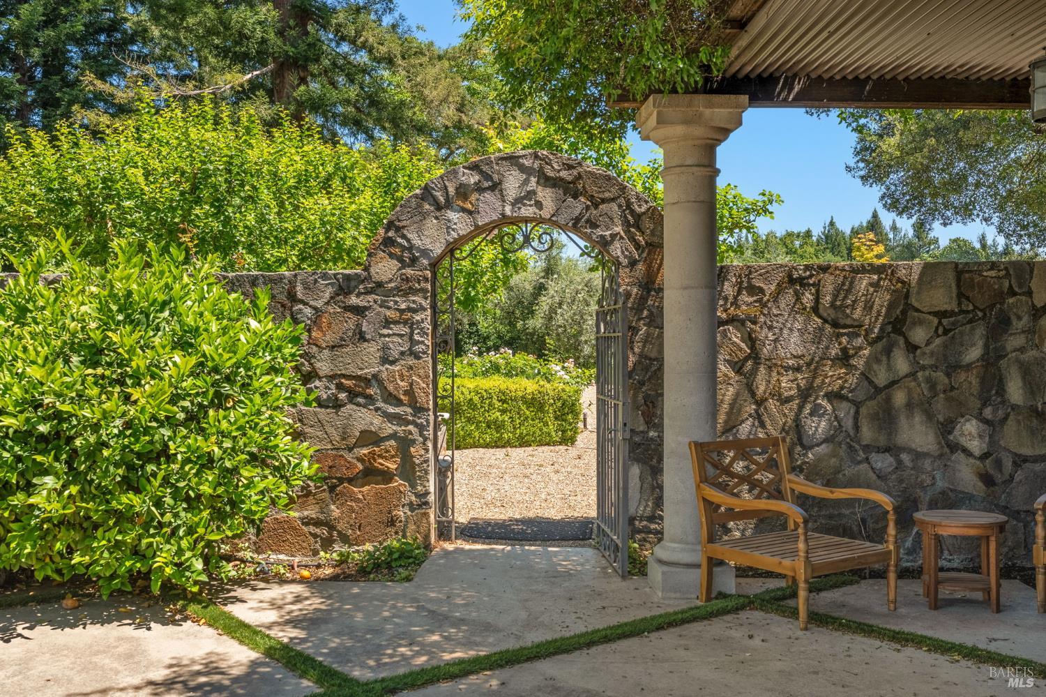 999 Mee Lane St. Helena CA 94574