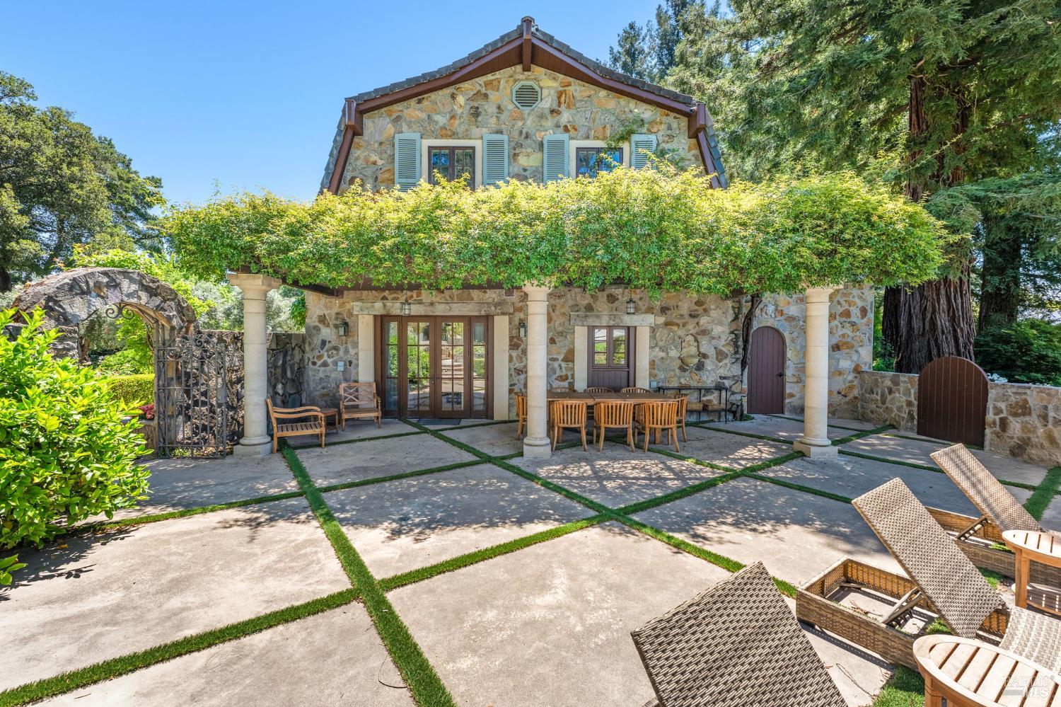 999 Mee Lane St. Helena CA 94574