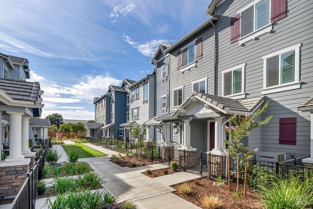 327 Pear Tree Lane Napa CA 94558