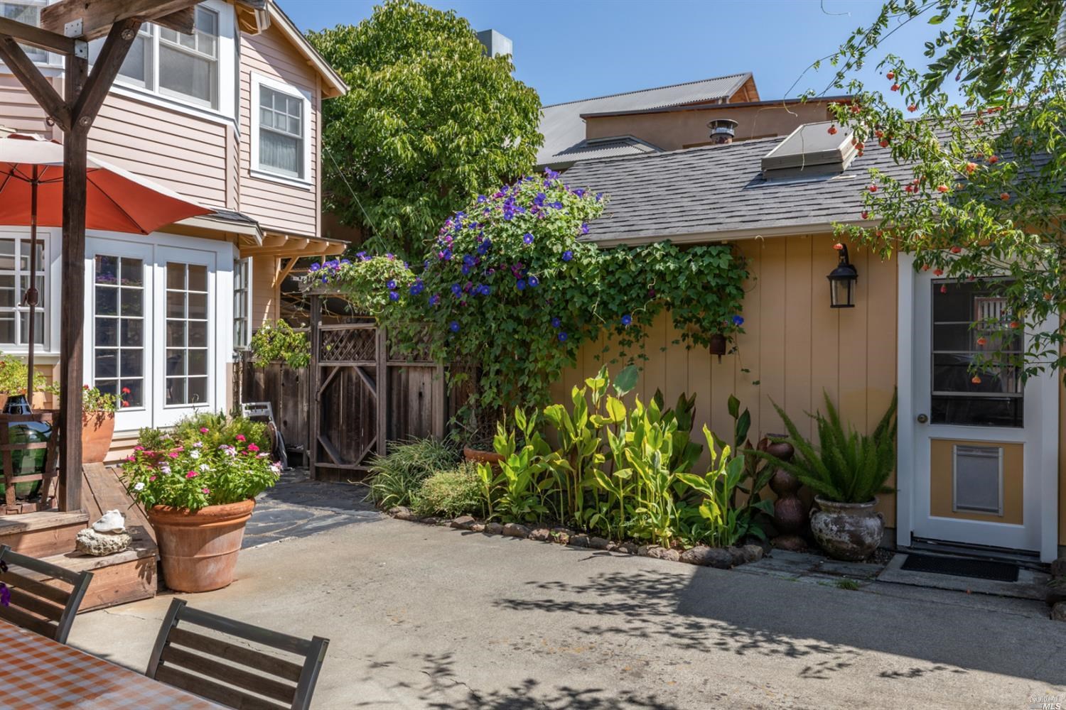 1655 Scott Street St. Helena CA 94574