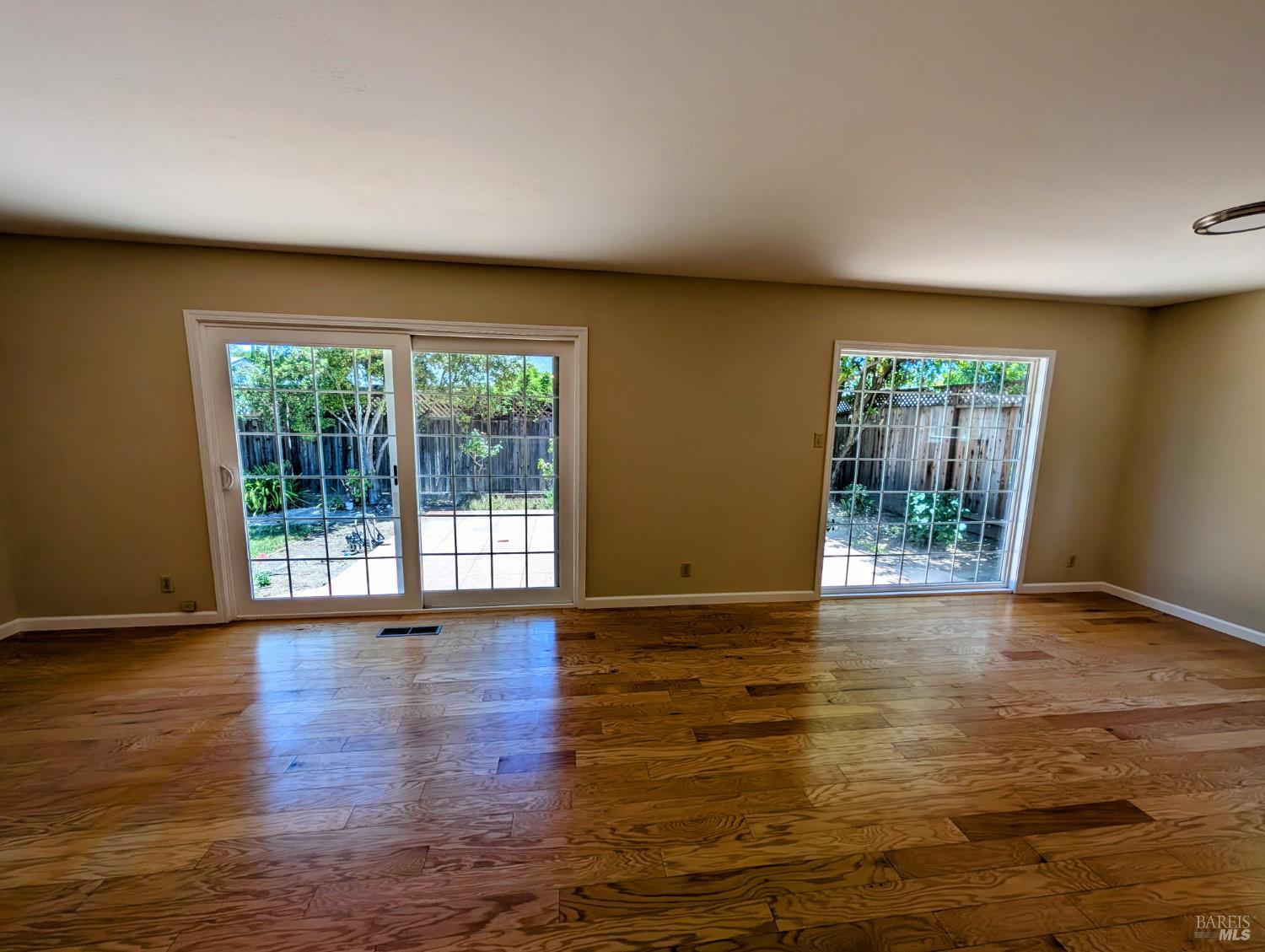 824 University Street Healdsburg CA 95448