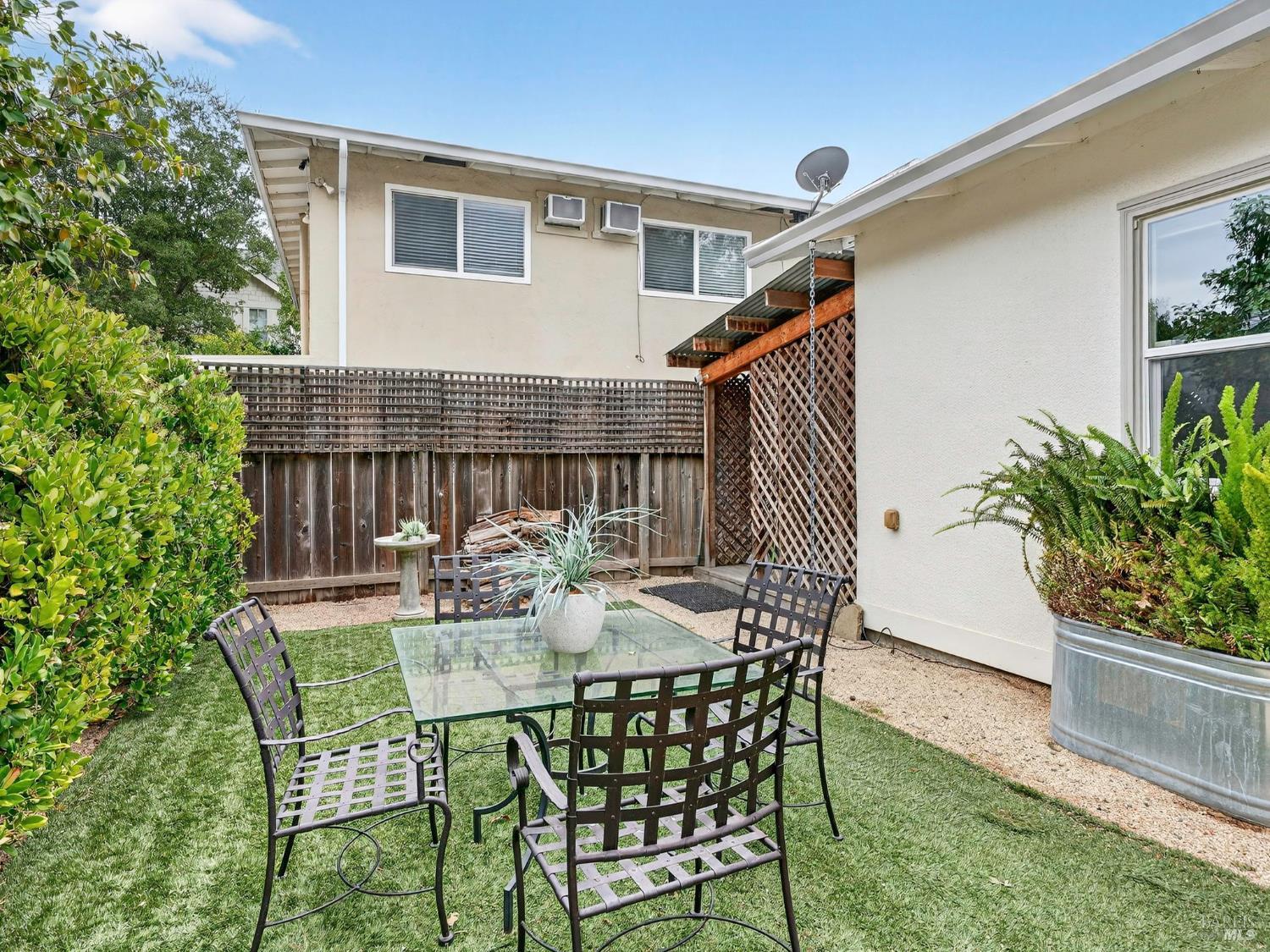 2 Bulson Court Napa CA 94559