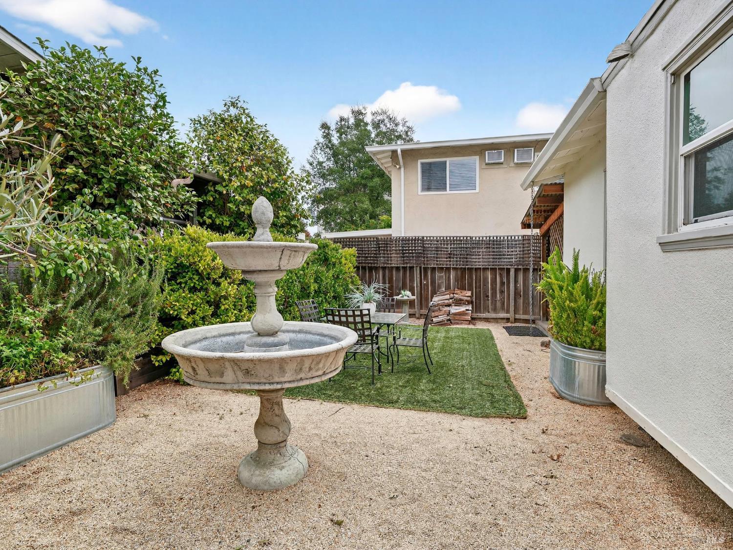 2 Bulson Court Napa CA 94559