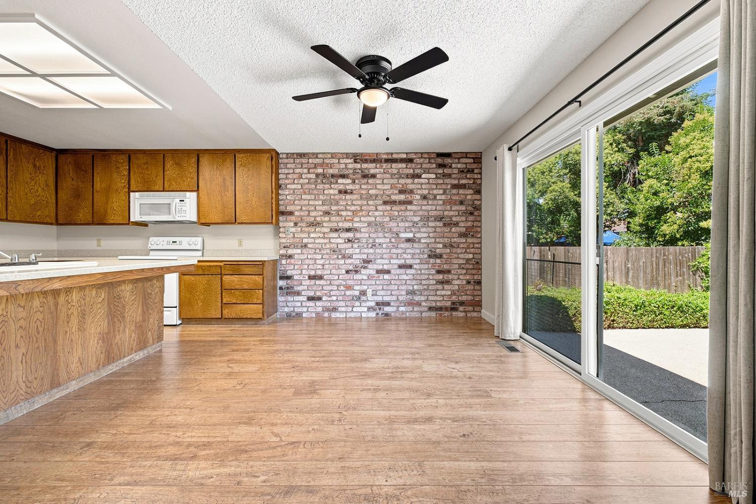 239 Monte Vista Avenue Healdsburg CA 95448