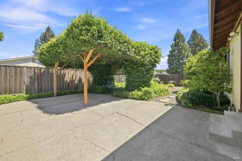 239 Monte Vista Avenue Healdsburg CA 95448