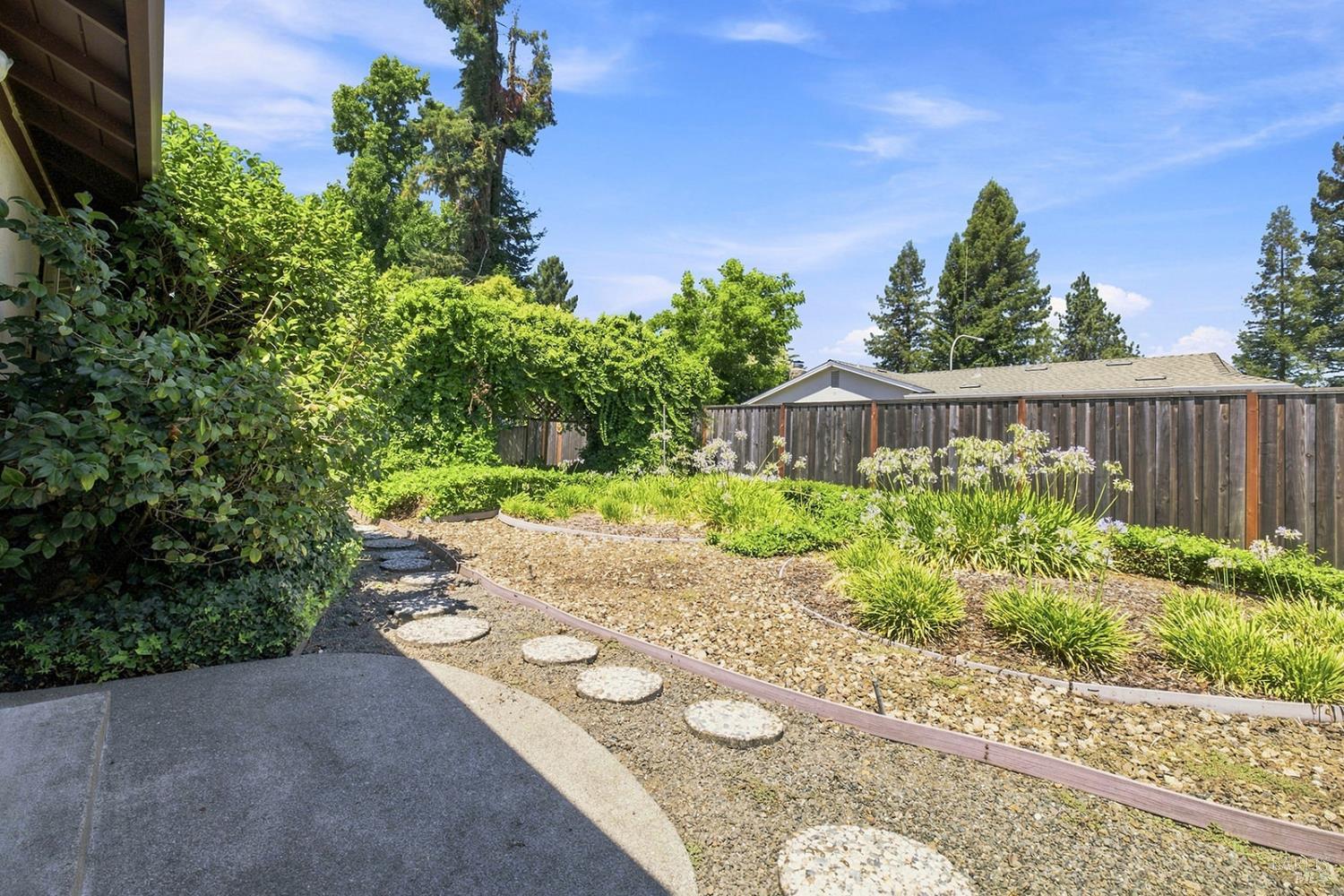 239 Monte Vista Avenue Healdsburg CA 95448