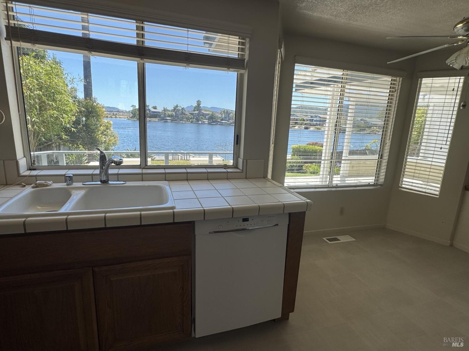 138 Del Oro Lagoon Novato CA 94949