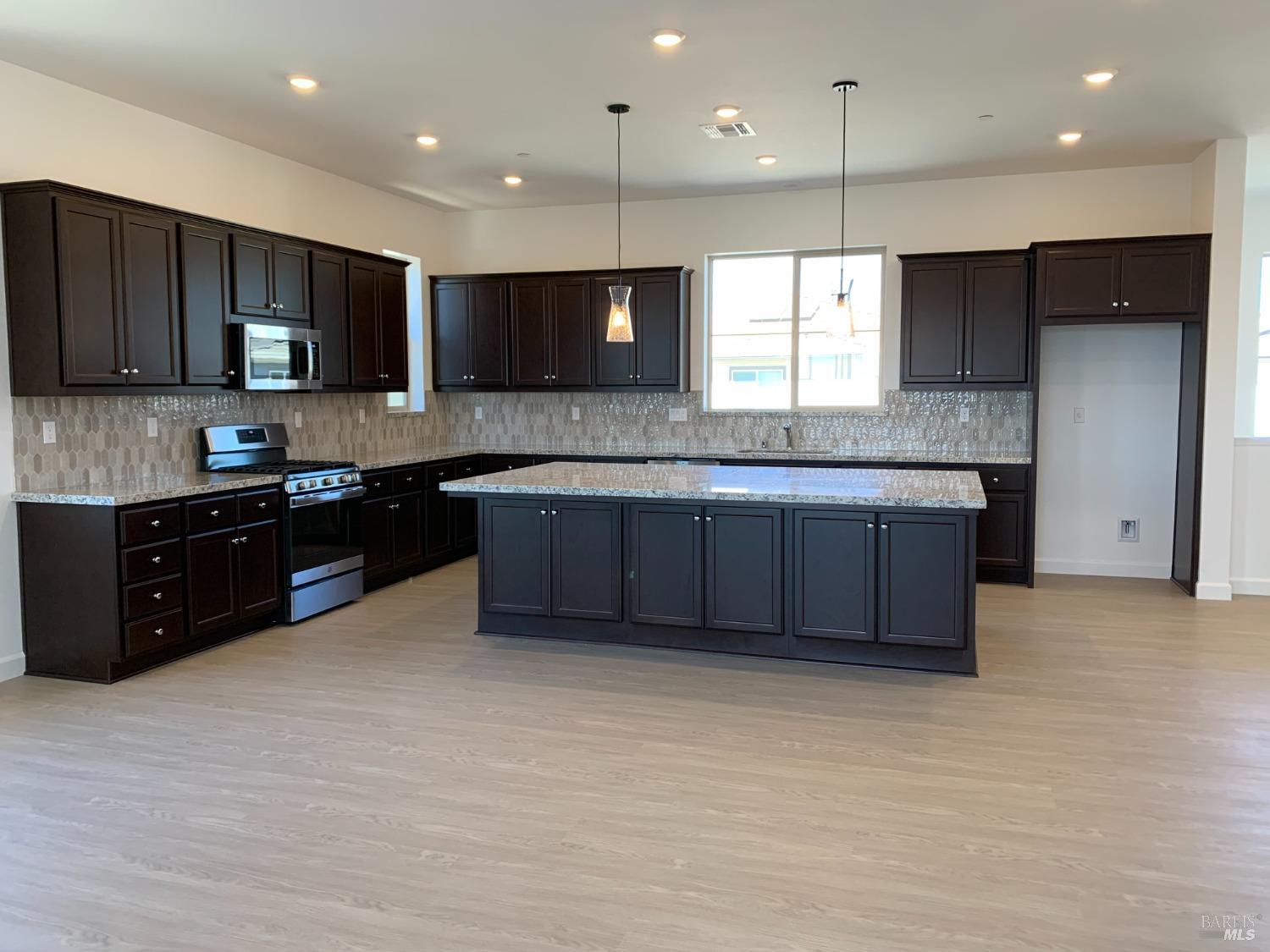 2438 Shore Vista Fairfield CA 94533