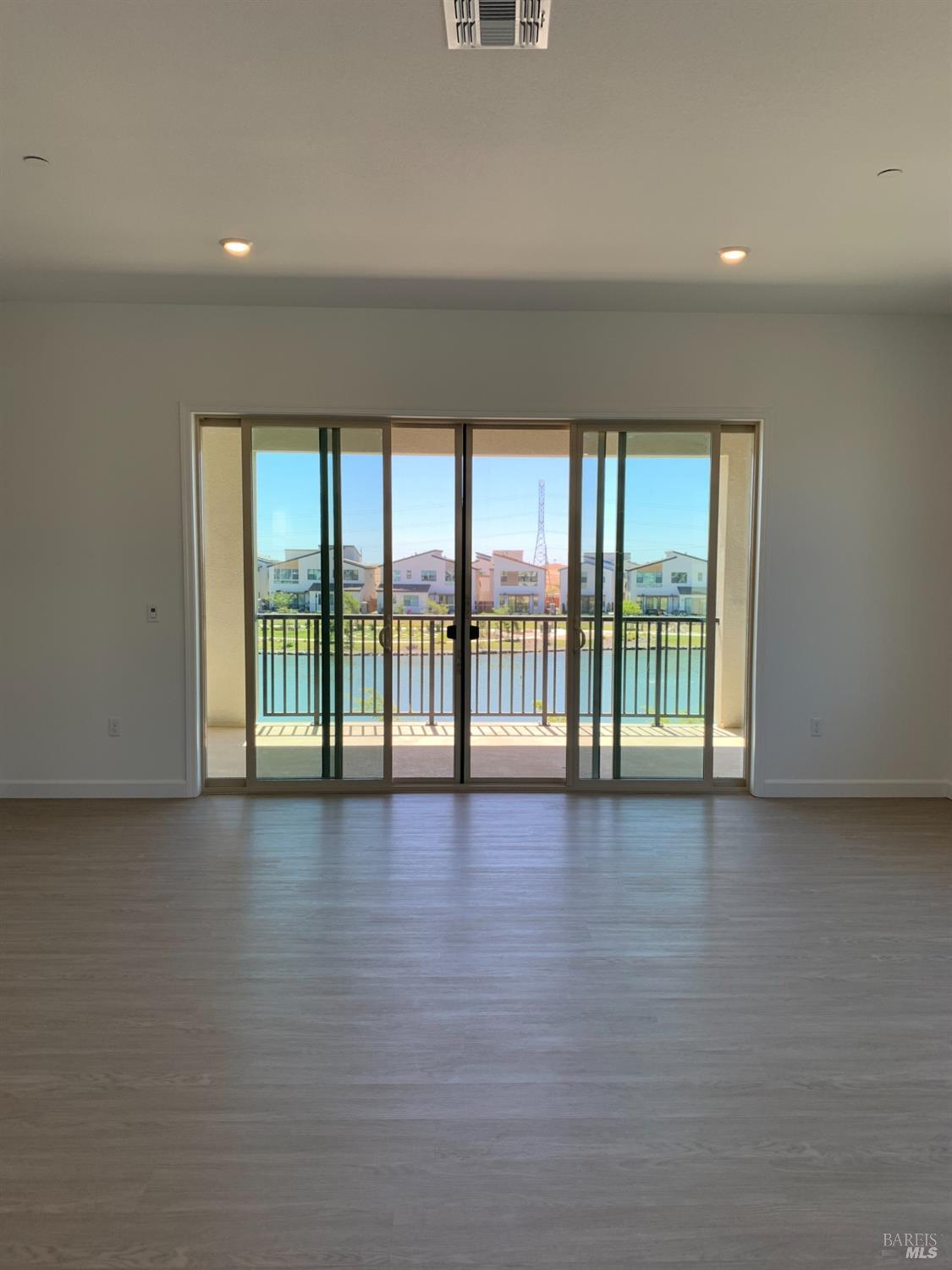 2438 Shore Vista Fairfield CA 94533