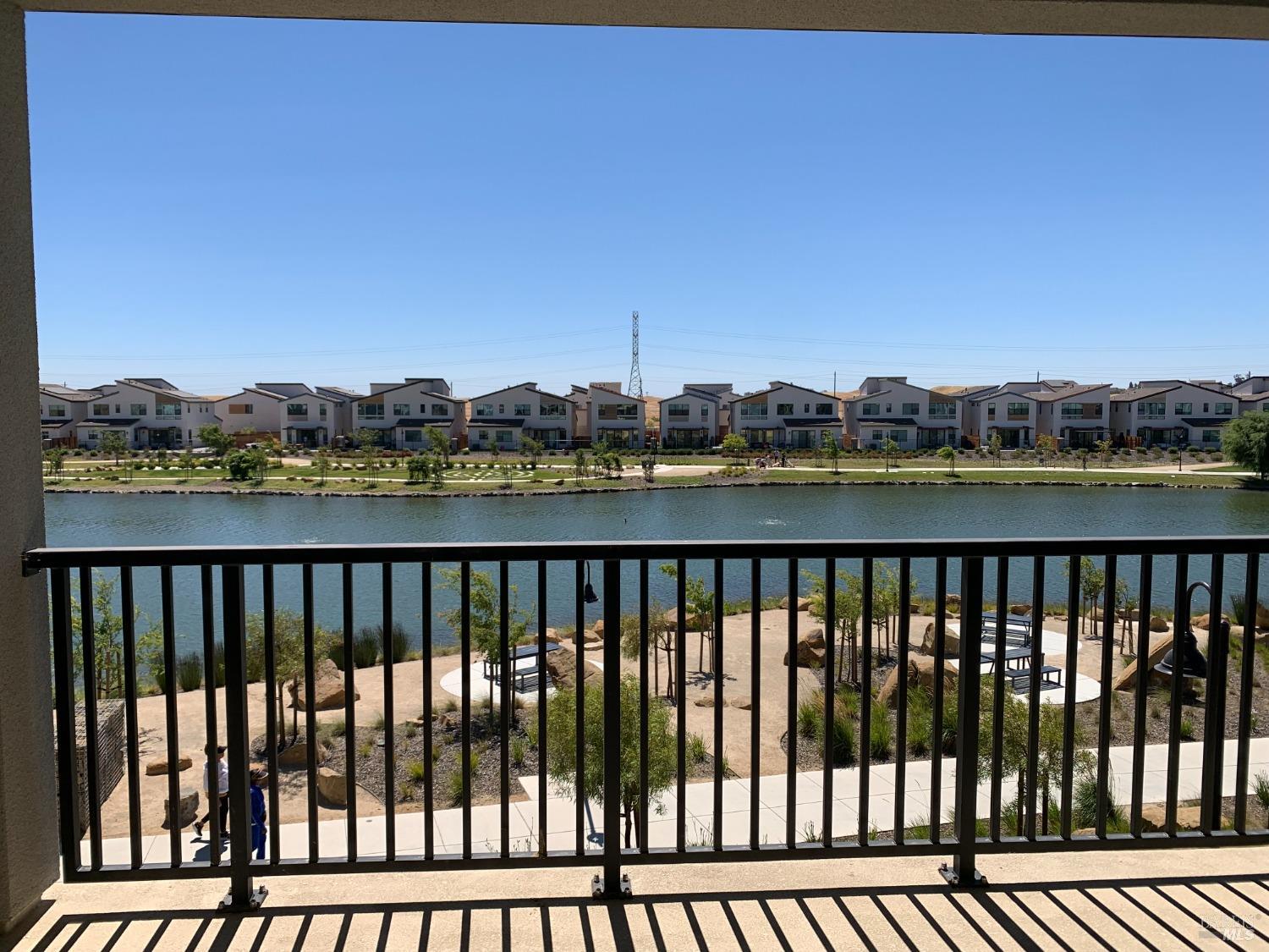 2438 Shore Vista Fairfield CA 94533