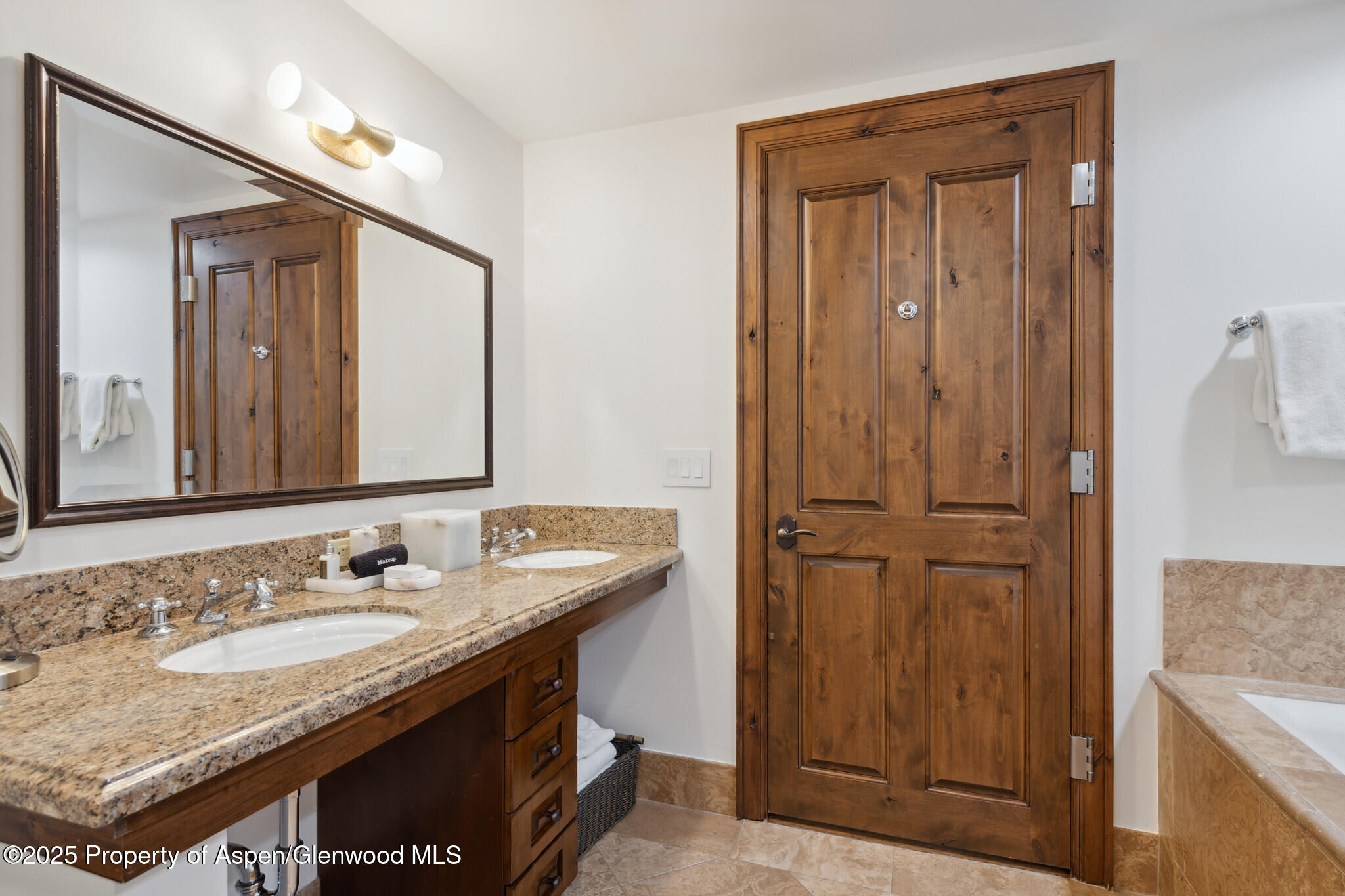 415 E Dean St, Unit 48, Week 8 Aspen CO 81611