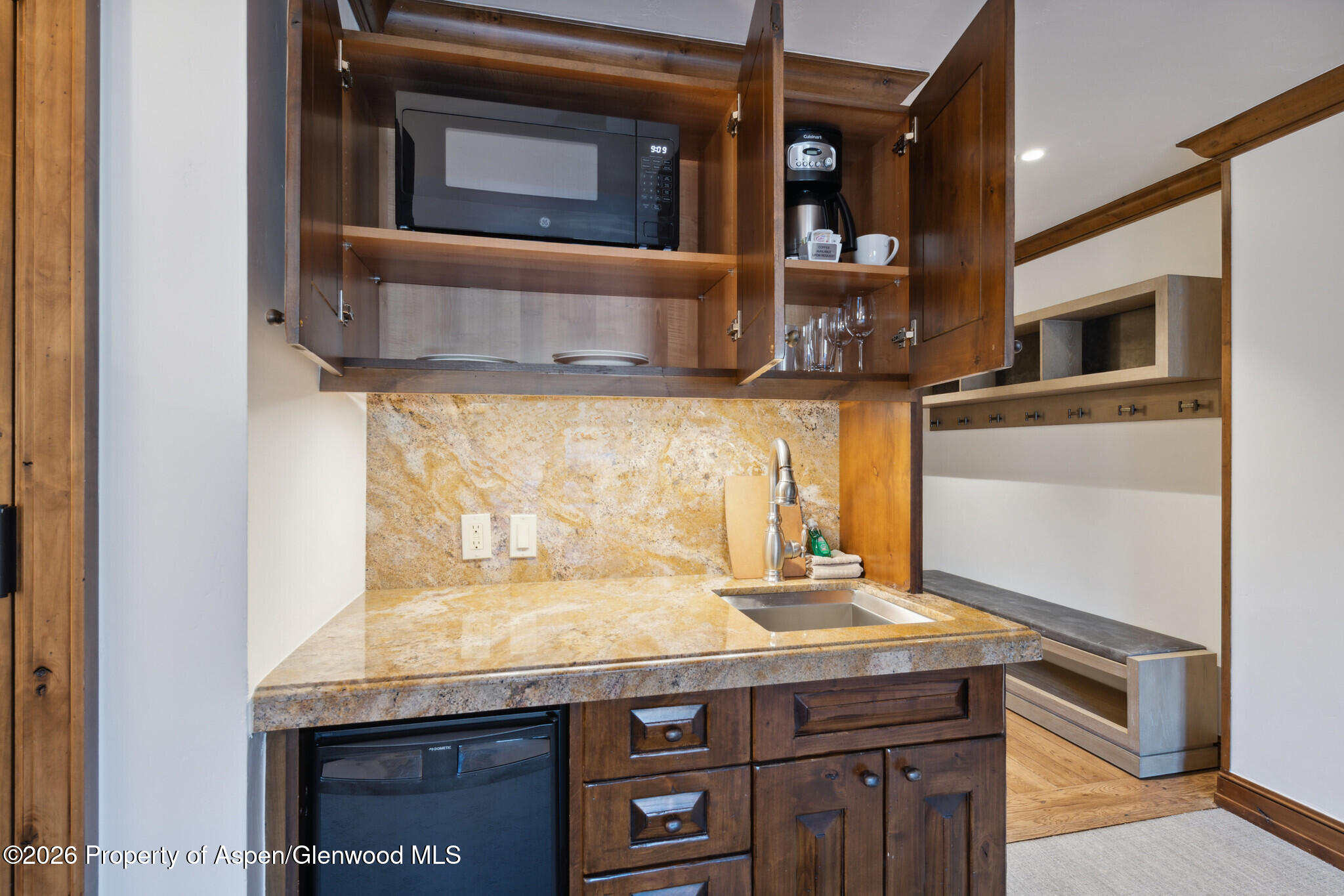 415 E Dean St, Unit 12, Week 28 Aspen CO 81611