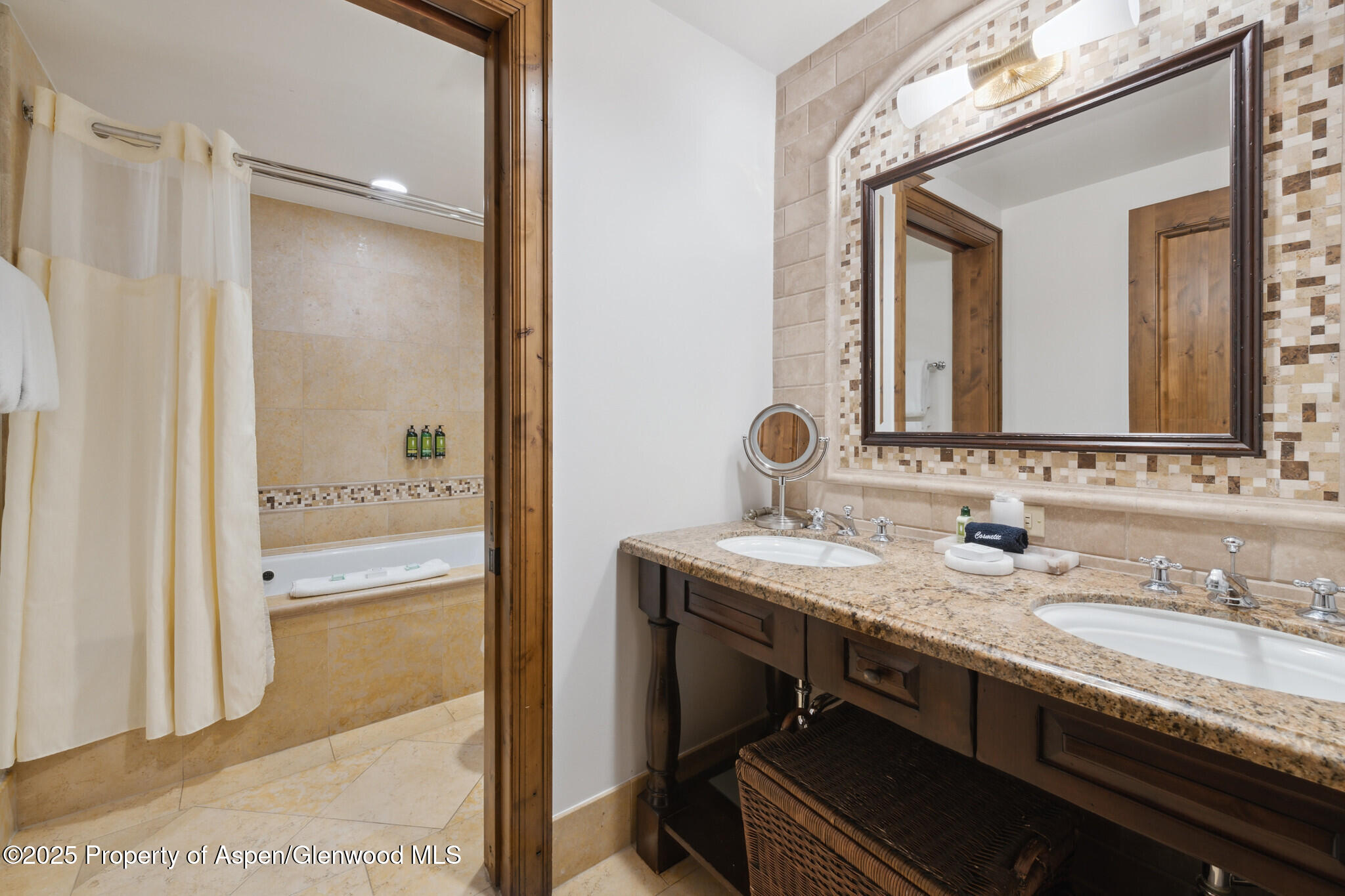 415 E Dean St, Unit 18, Week 27 Aspen CO 81611