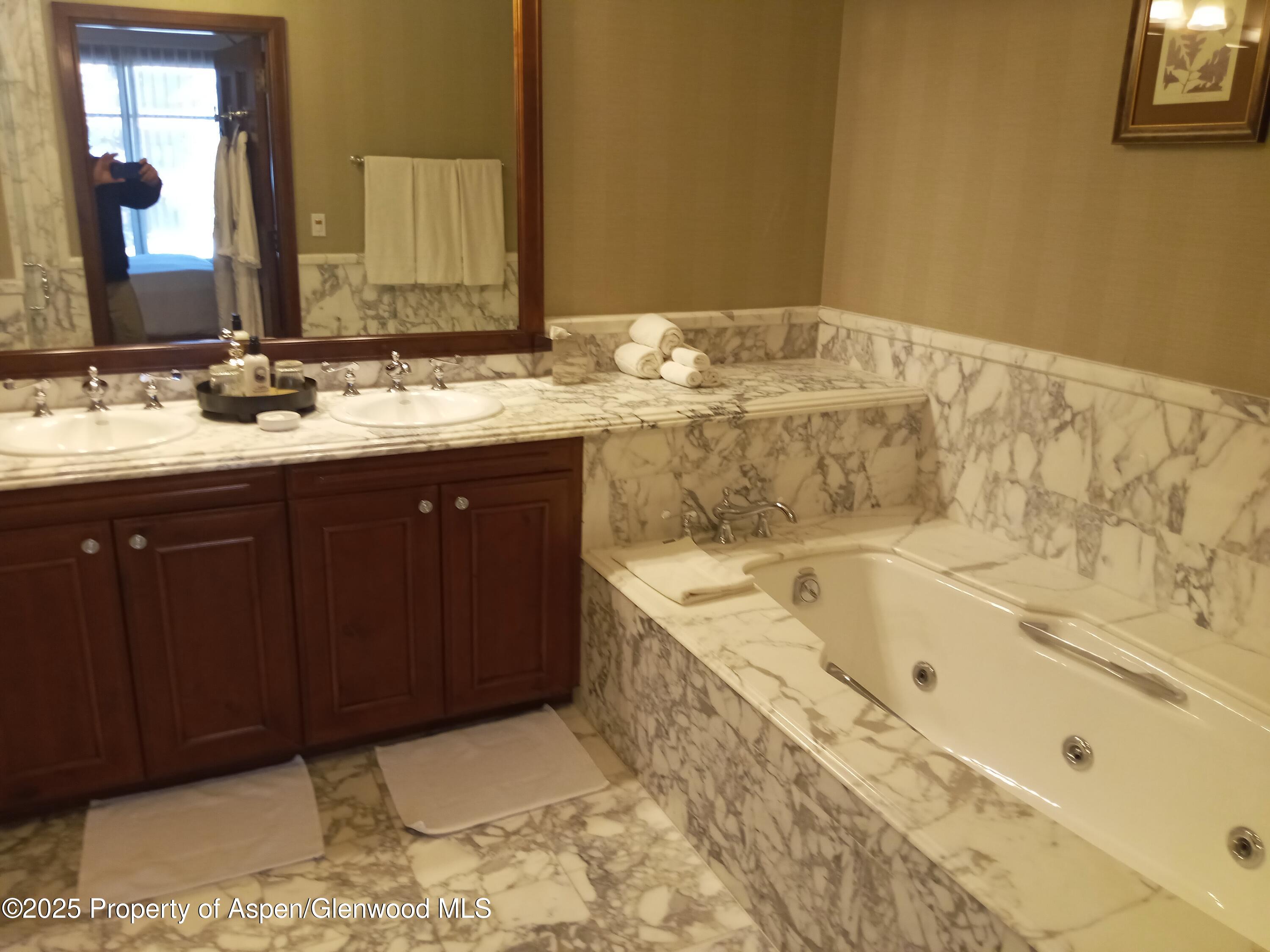 197 Prospector Road Aspen CO 81611