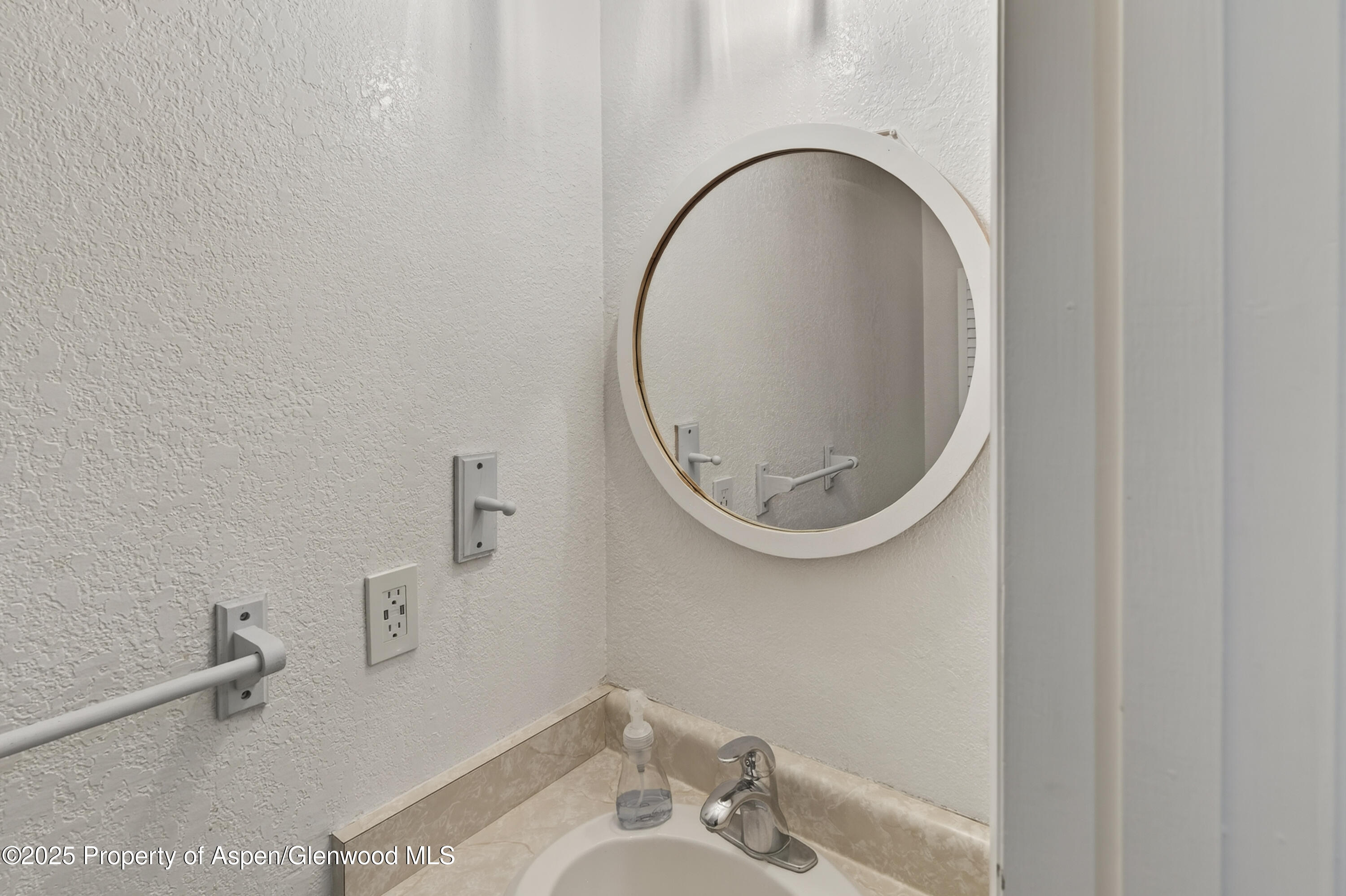 2409 24th Place Rifle CO 81650