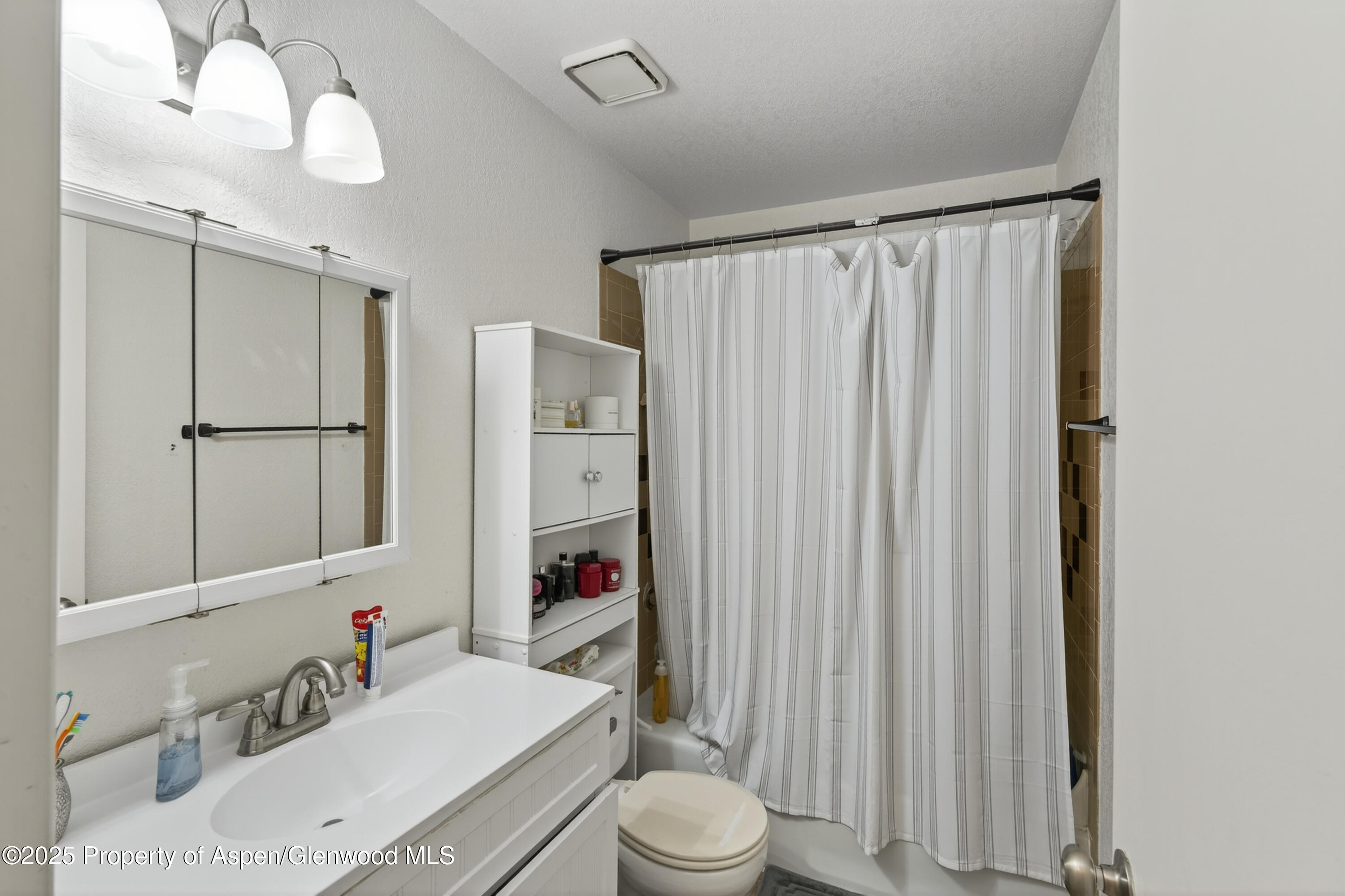 2409 24th Place Rifle CO 81650