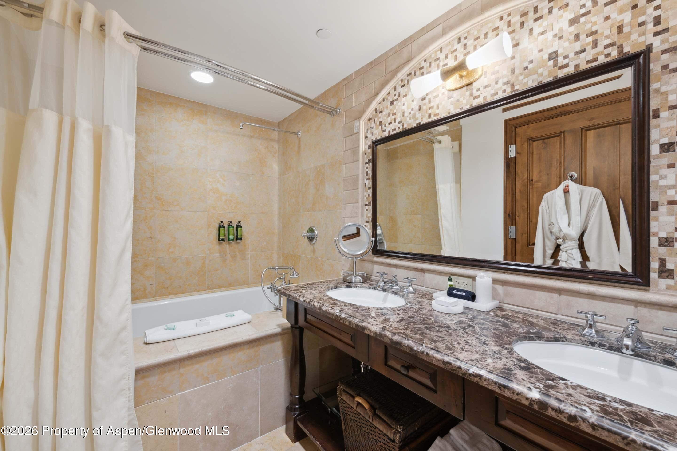 415 E Dean St, Unit 43, Week 12 Aspen CO 81611