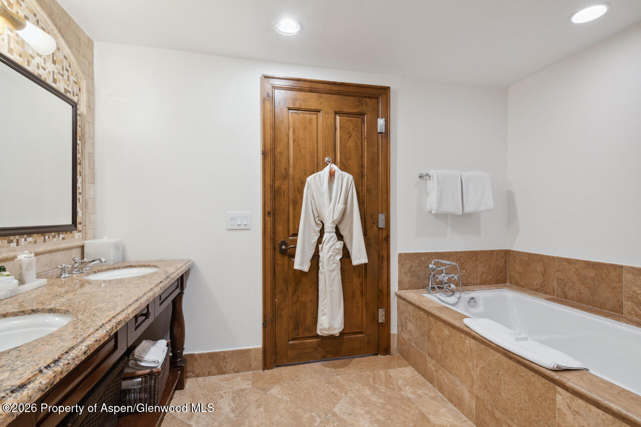 415 E Dean St., Unit 33, Week 32 Aspen CO 81611