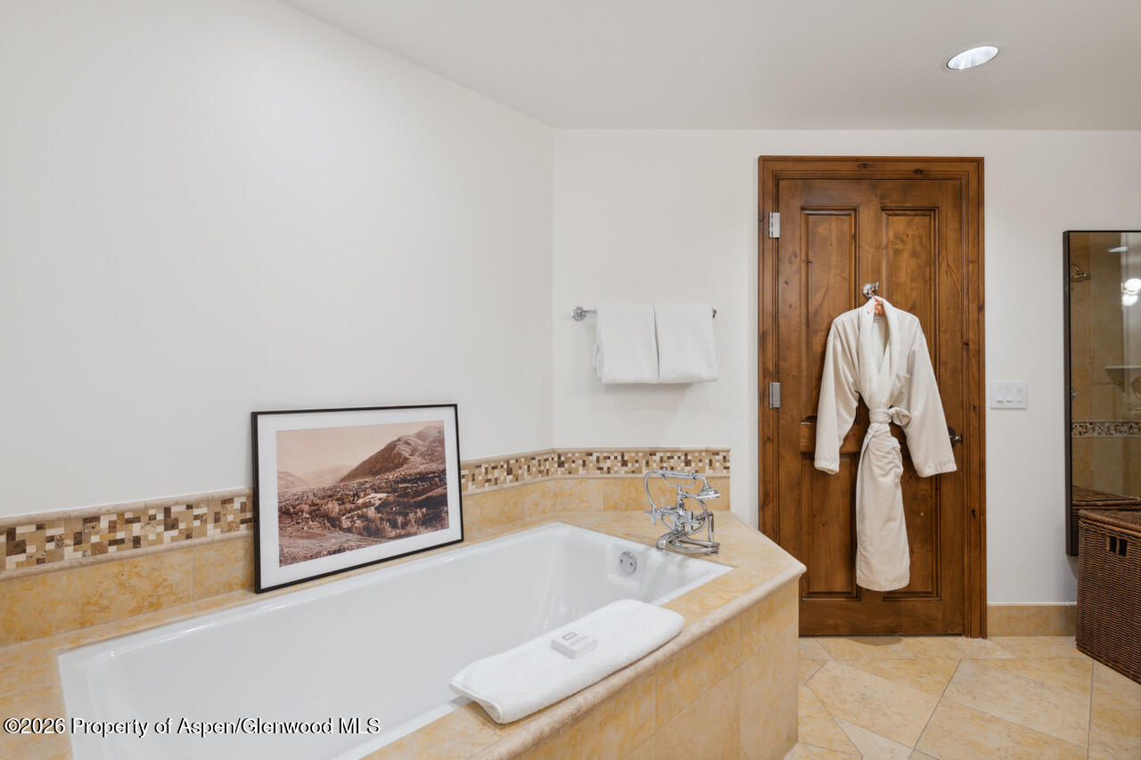 415 E Dean St., Unit 33, Week 32 Aspen CO 81611