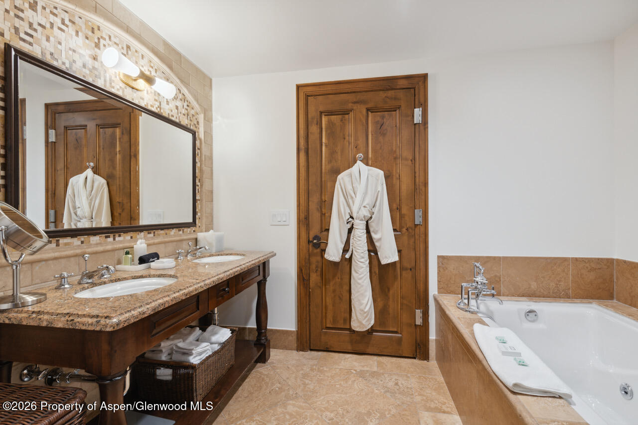 415 E Dean St., Unit 33, Week 32 Aspen CO 81611