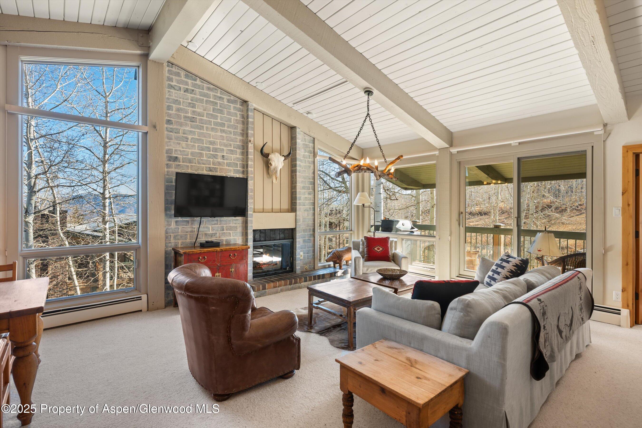 Snowmass Village CO, 855 Carriage Way, Unit 303