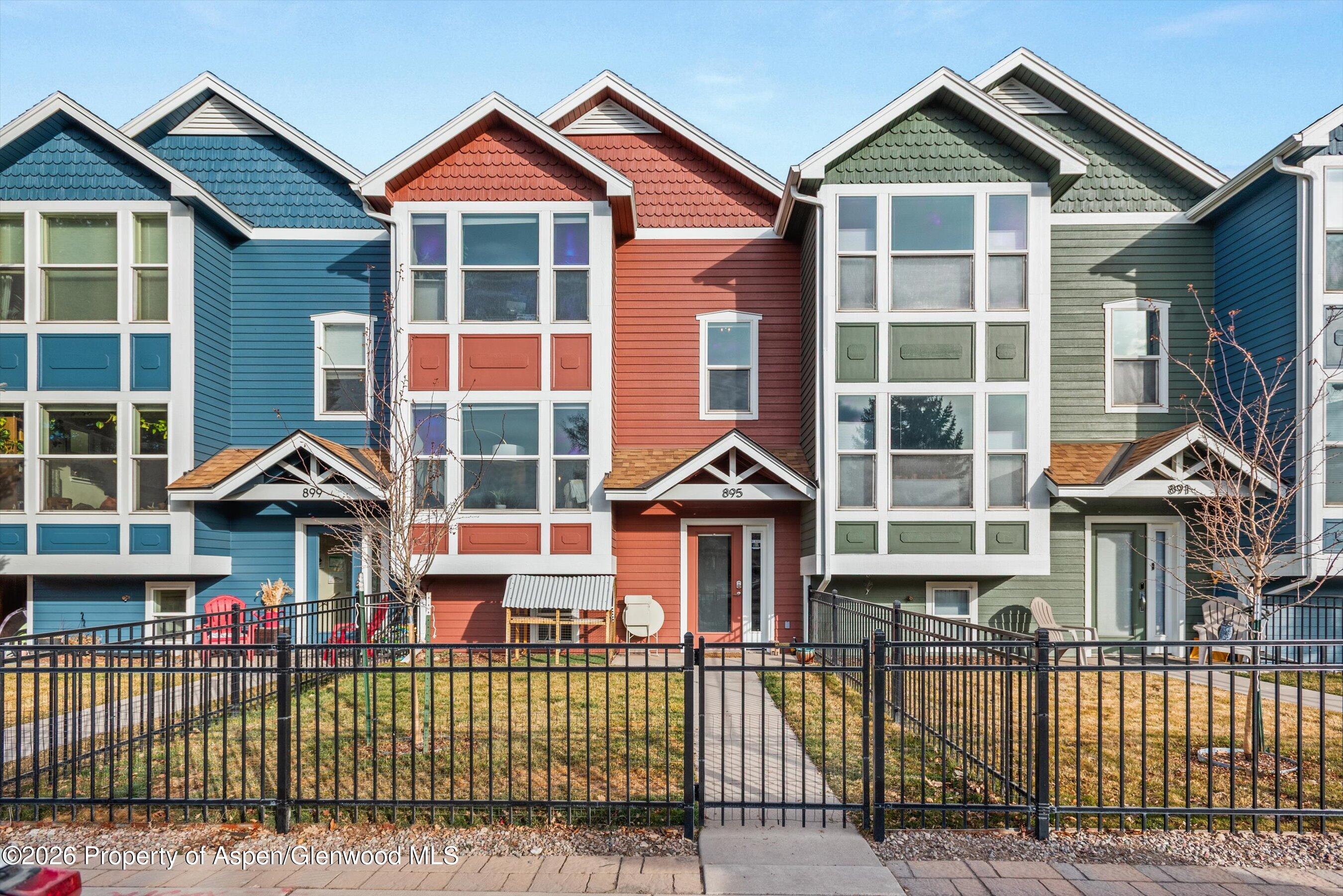 Carbondale CO, 895 Main Street