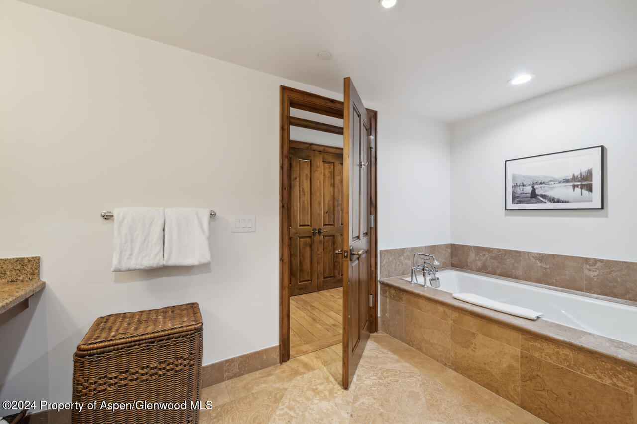 415 E Dean St, Unit 45, Week 12 Aspen CO 81611