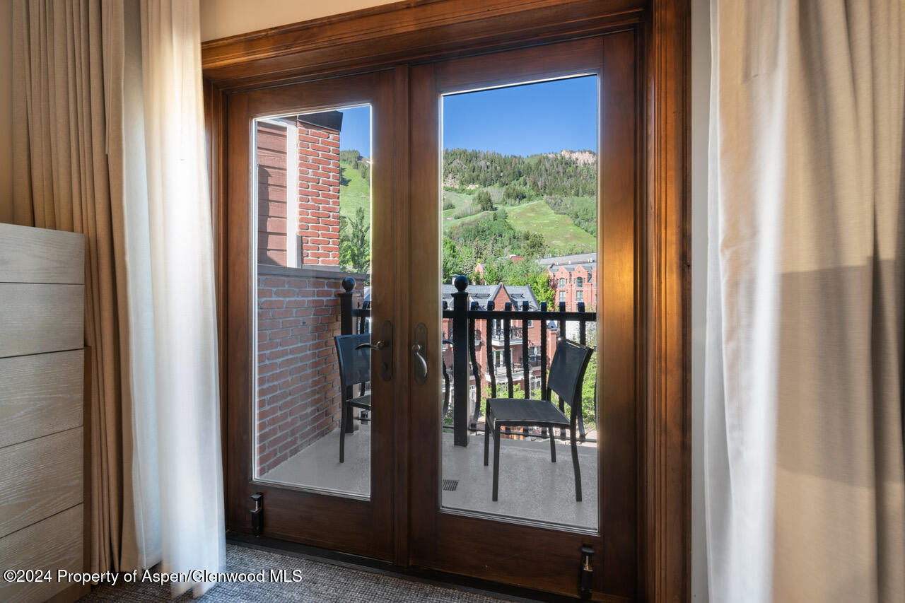 415 E Dean St, Unit 45, Week 12 Aspen CO 81611