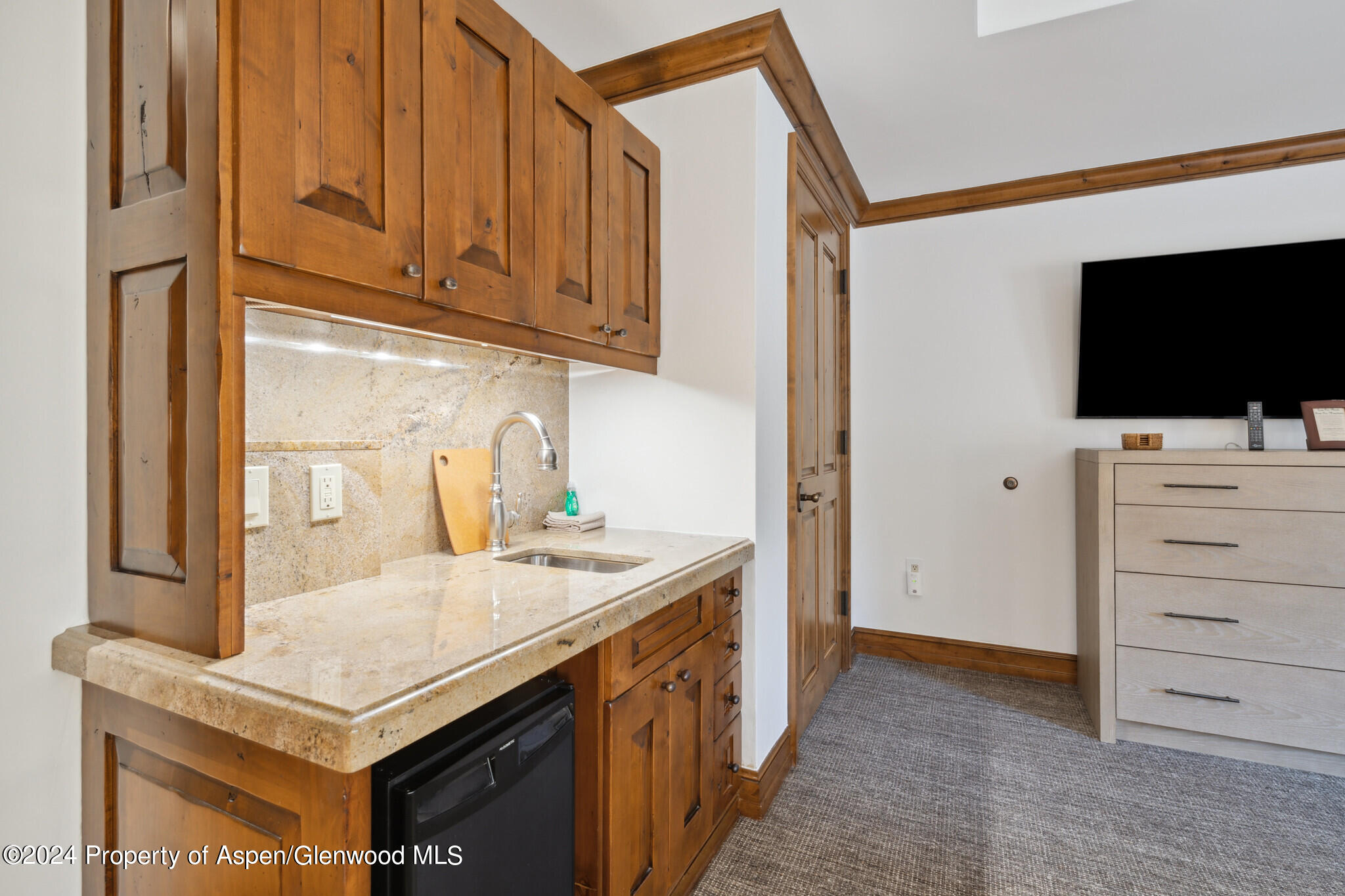 415 E Dean St, Unit 22, Week 6 Aspen CO 81611