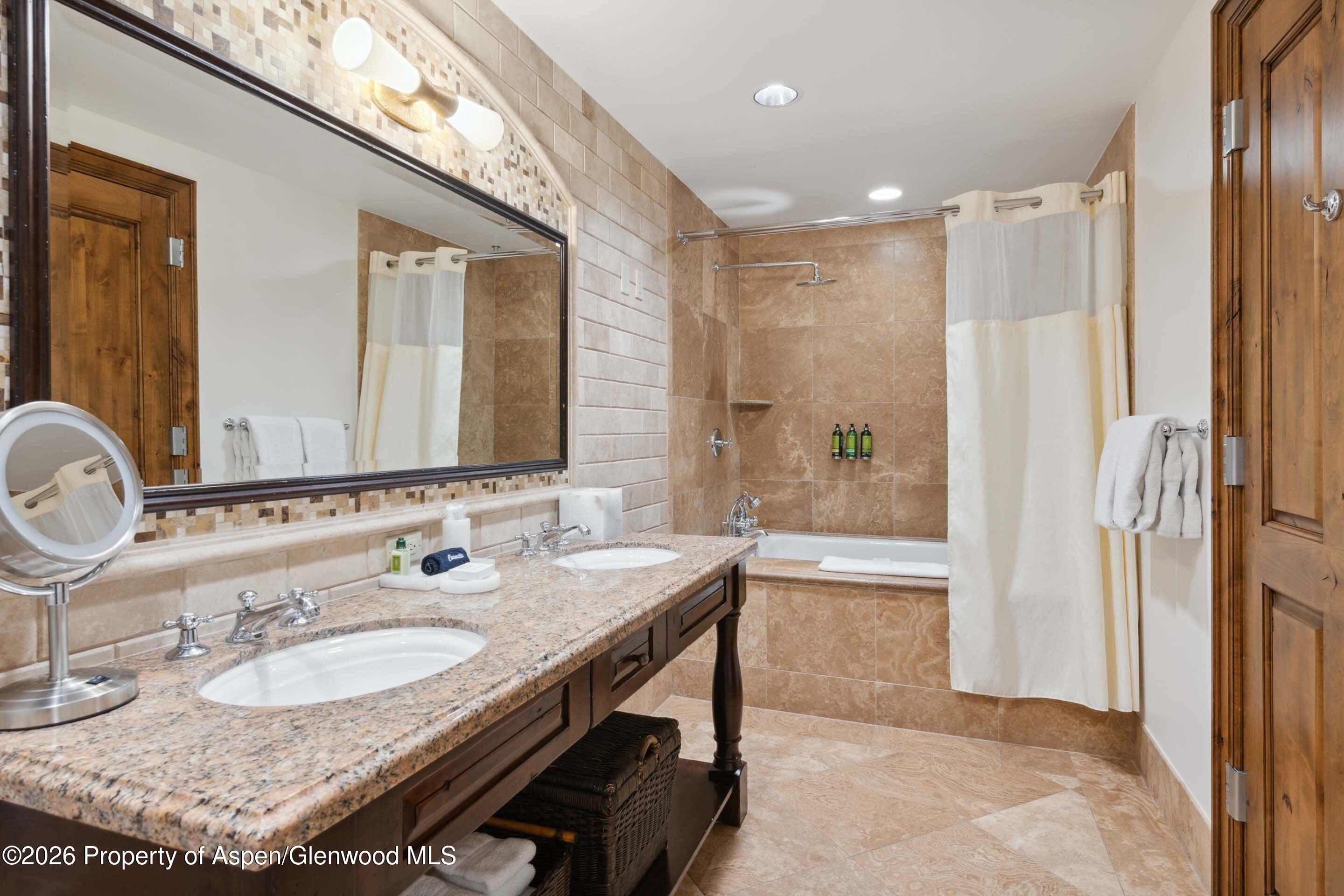 415 E Dean St, Unit 43, Week 11 Aspen CO 81611