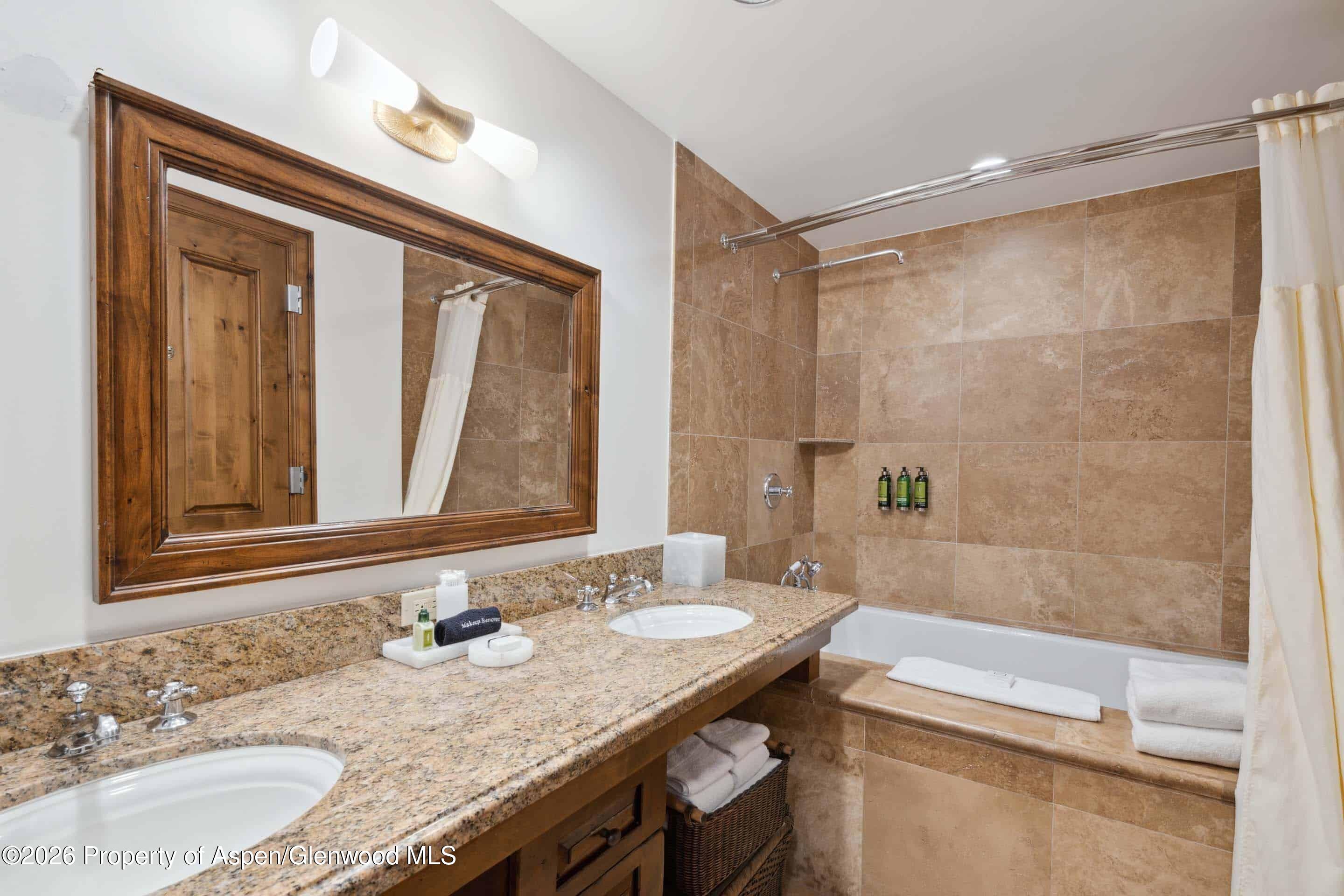 415 E Dean St, Unit 43, Week 11 Aspen CO 81611