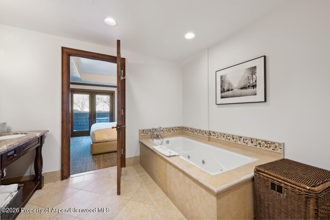 415 E Dean St., Unit 15, Weeks 51/52 Aspen CO 81611