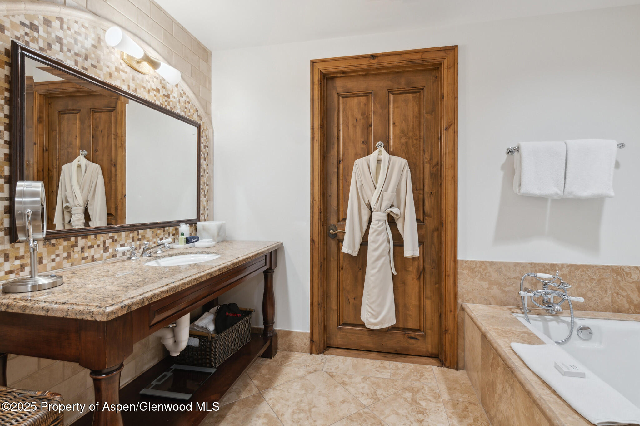 415 E Dean St, Unit 36, Week 33 Aspen CO 81611