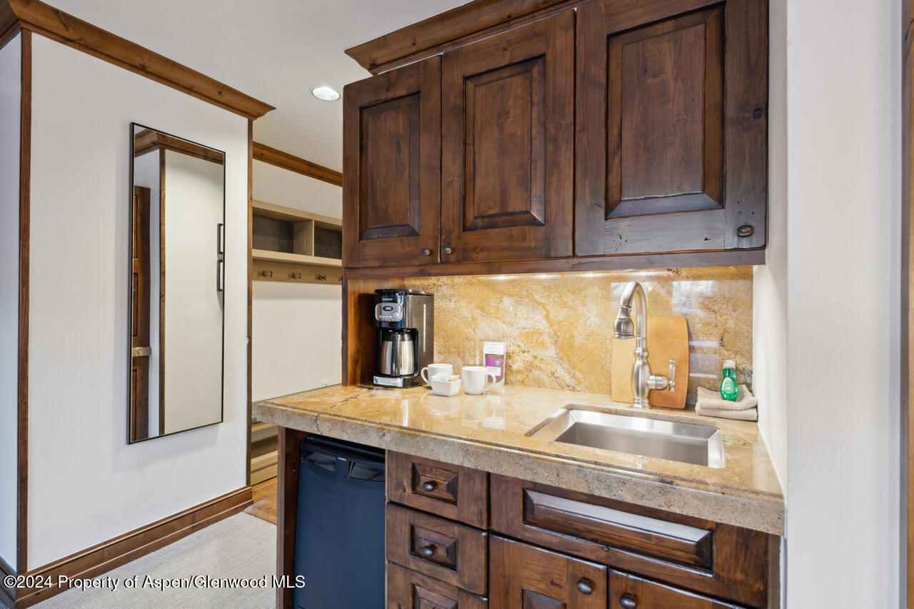 415 E Dean Street, Unit 16, Week 33 Aspen CO 81611