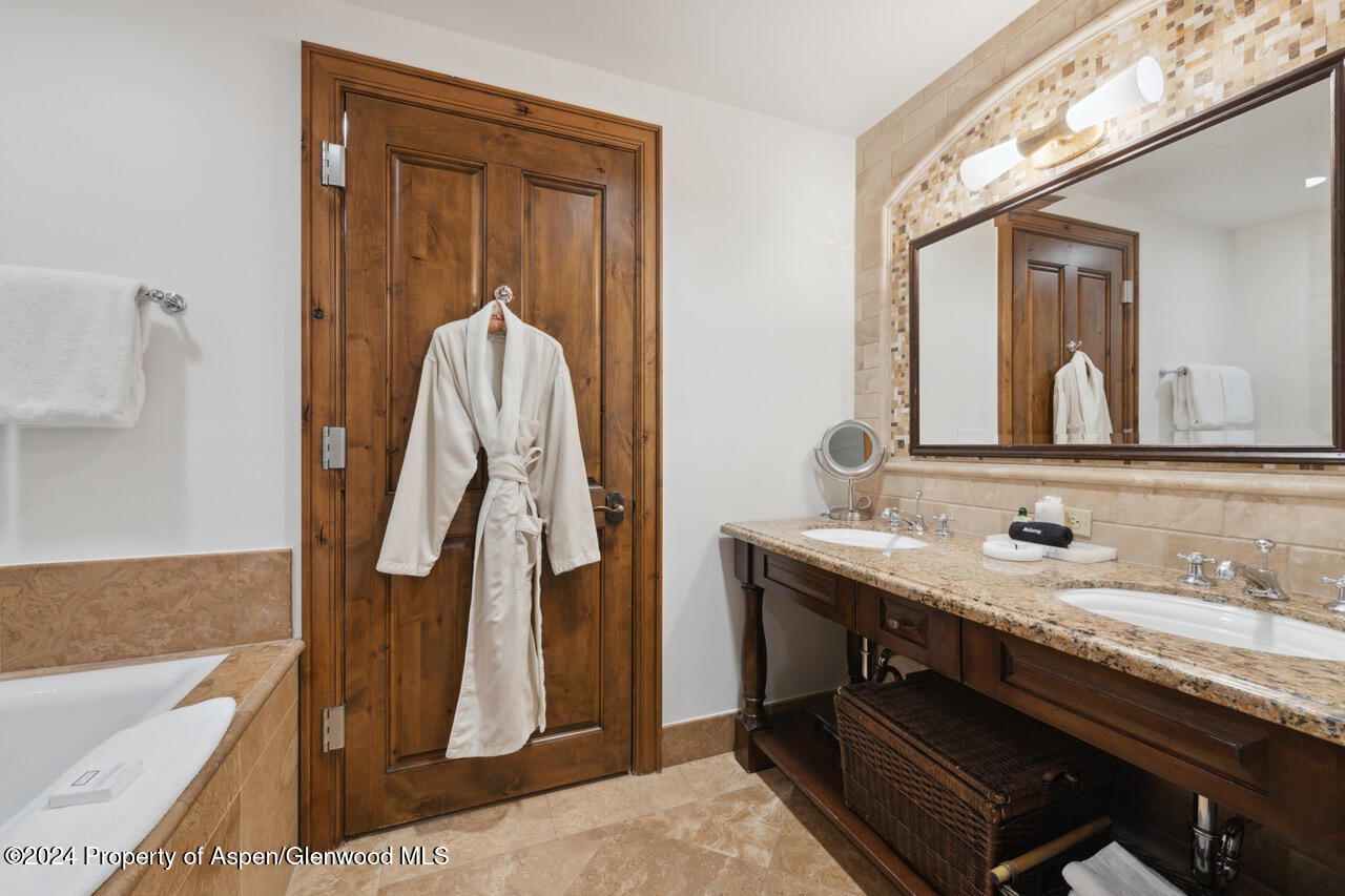 415 E Dean Street, Unit 16, Week 33 Aspen CO 81611