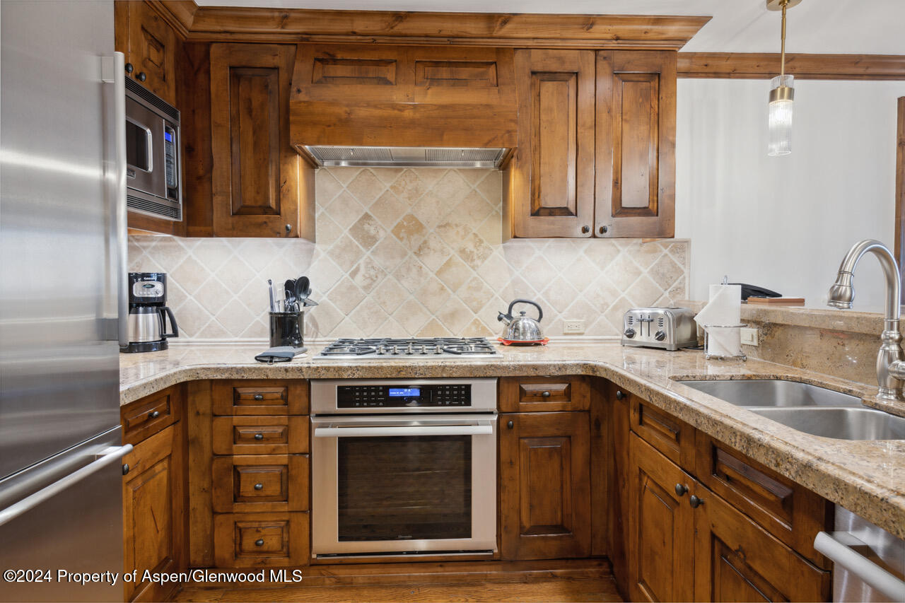 415 E Dean Street, Unit 16, Week 33 Aspen CO 81611