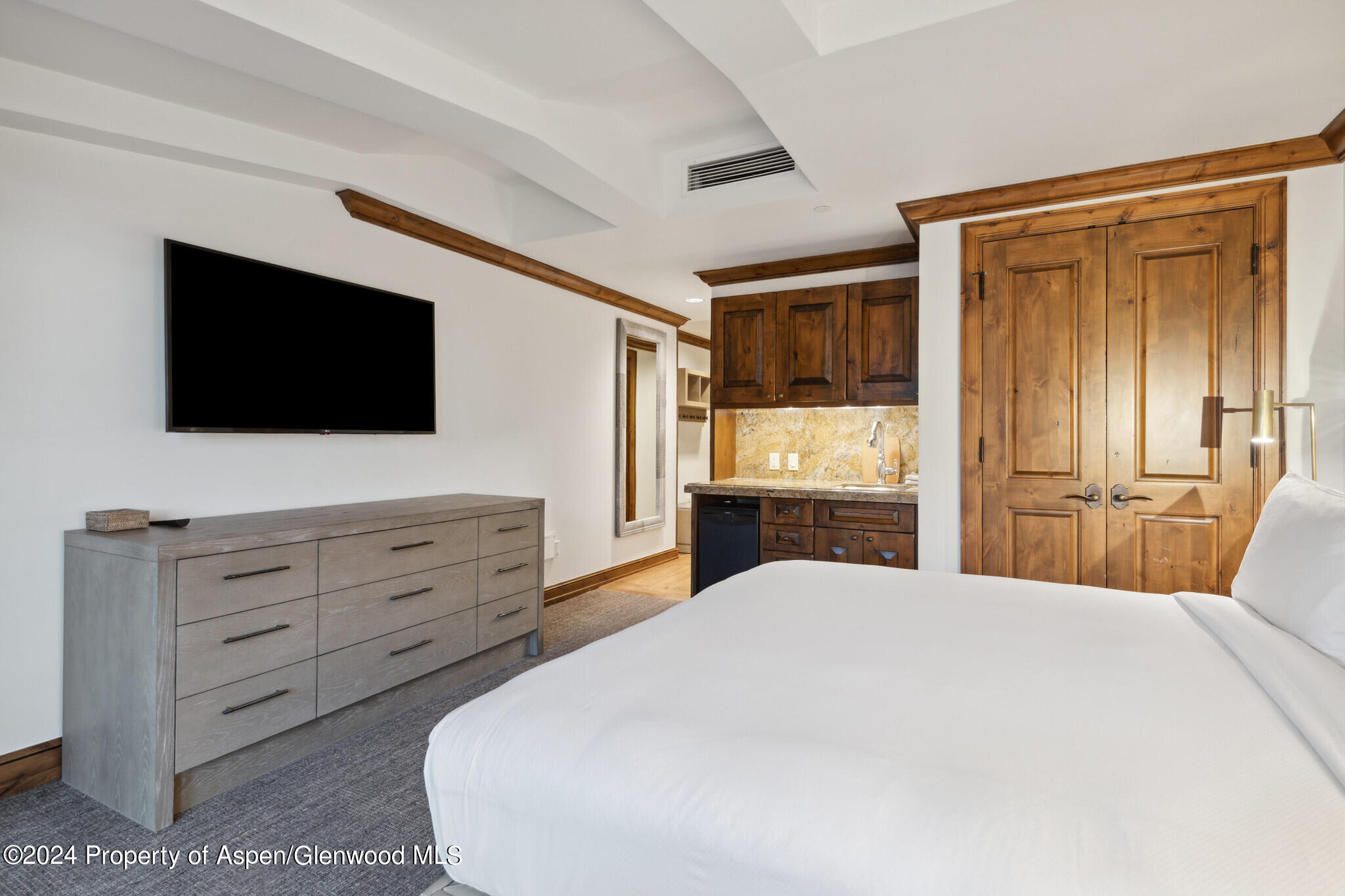 415 E Dean Street, Unit 30, Week 9 Aspen CO 81611