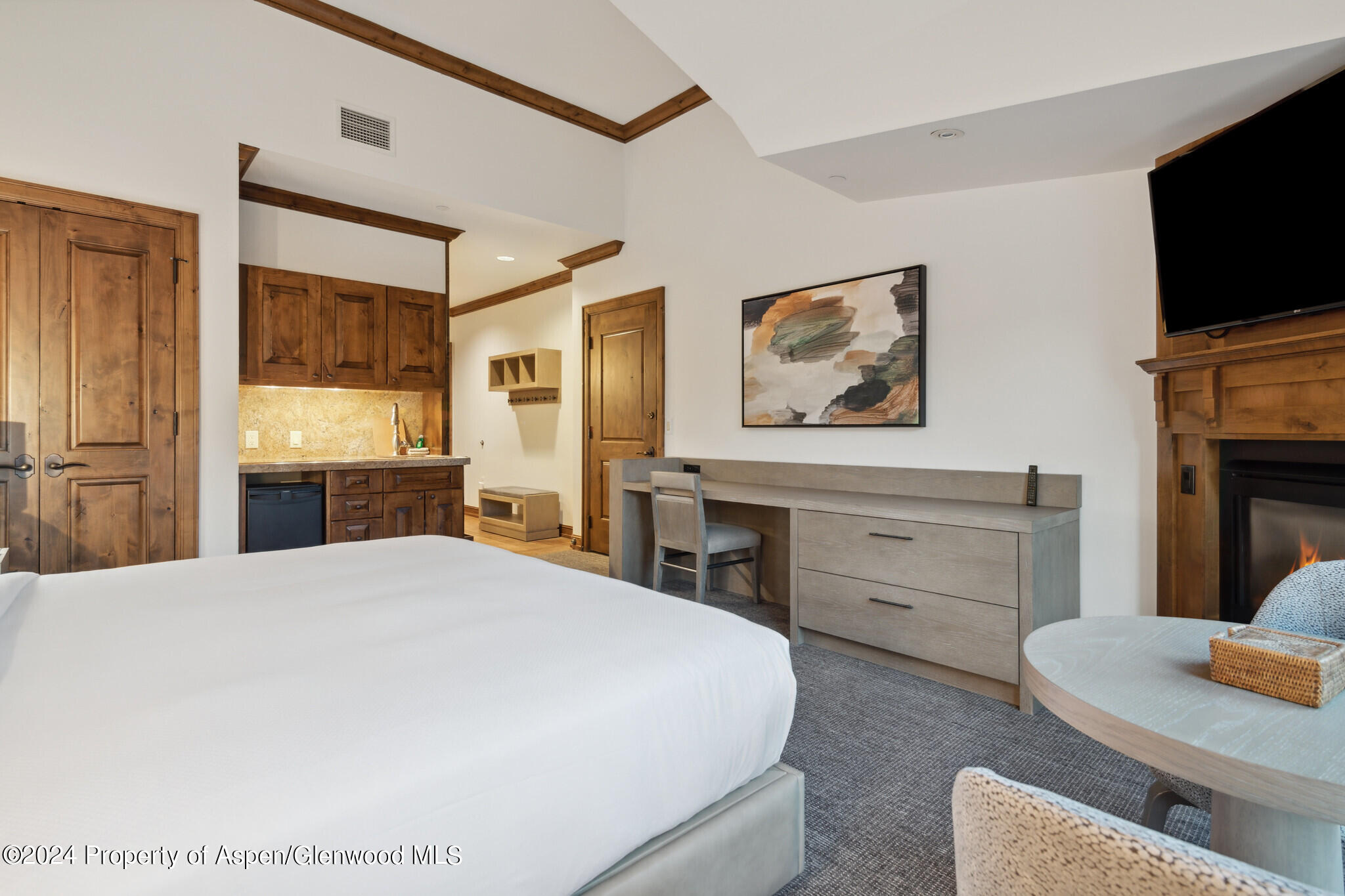 415 E Dean Street, Unit 30, Week 9 Aspen CO 81611