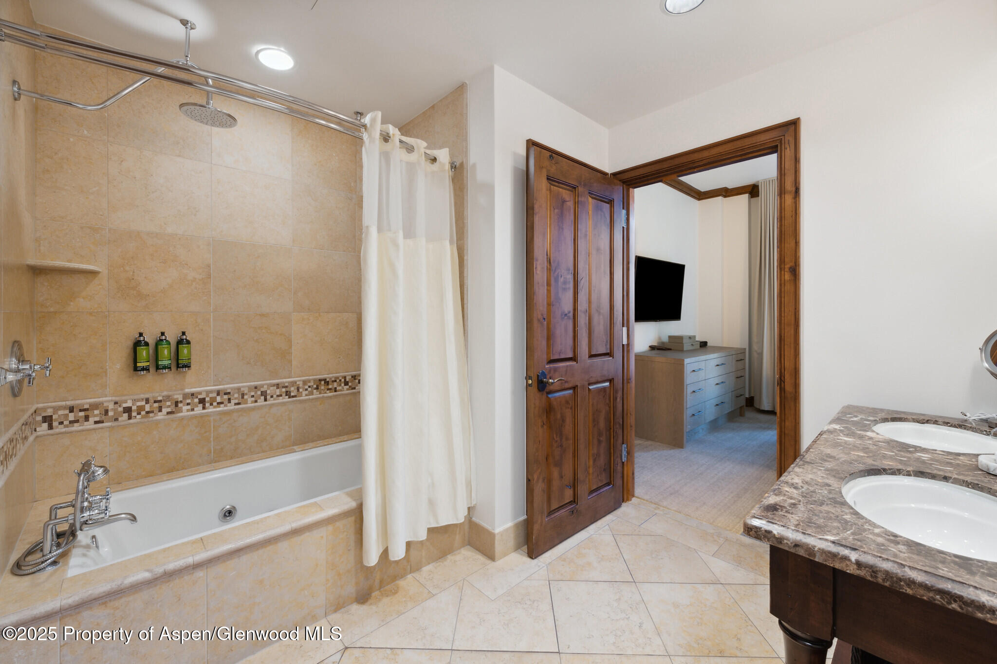 415 E Dean St, Unit 2, Week 31 Aspen CO 81611