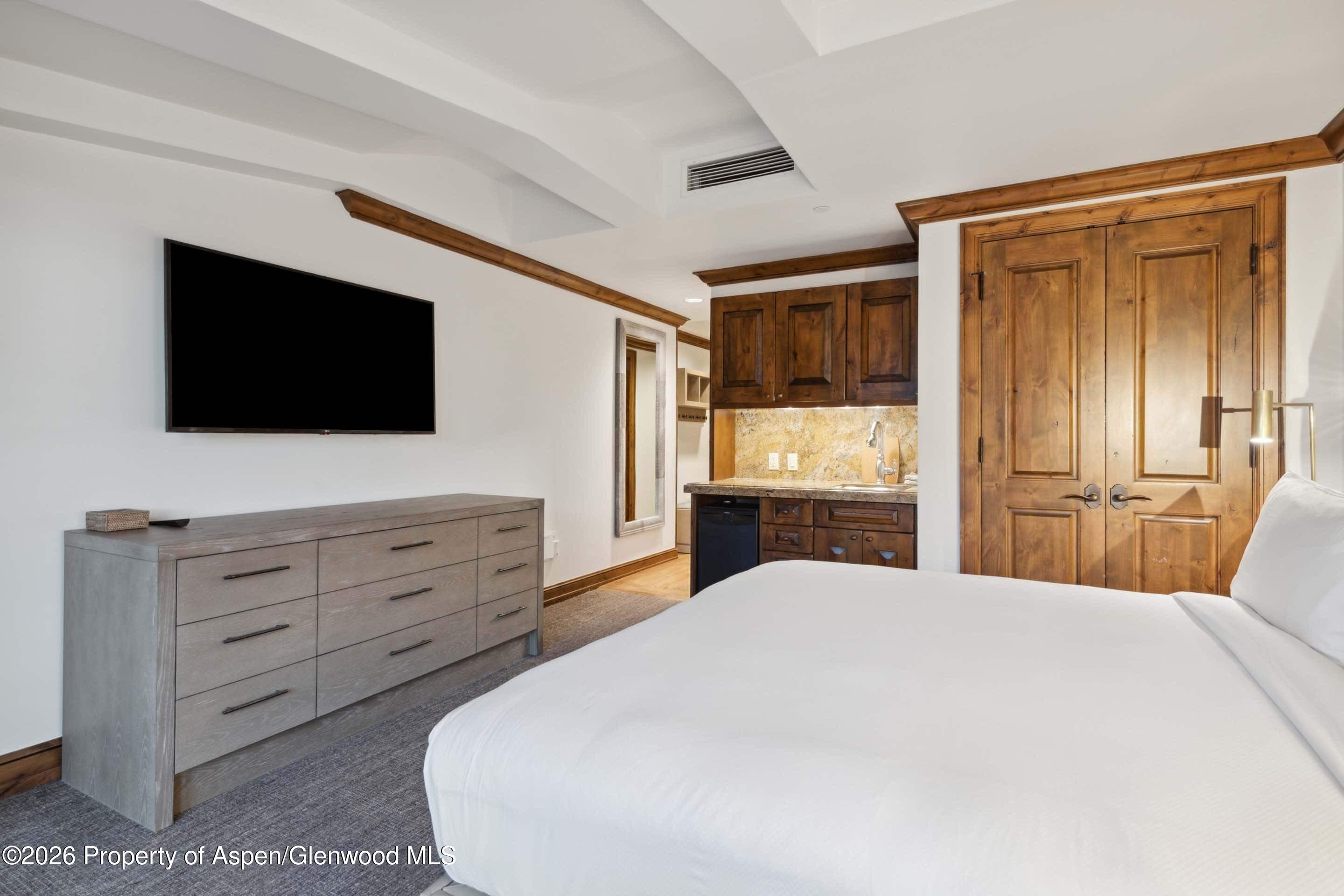 415 E Dean St, Unit 30, Week 10 Aspen CO 81611