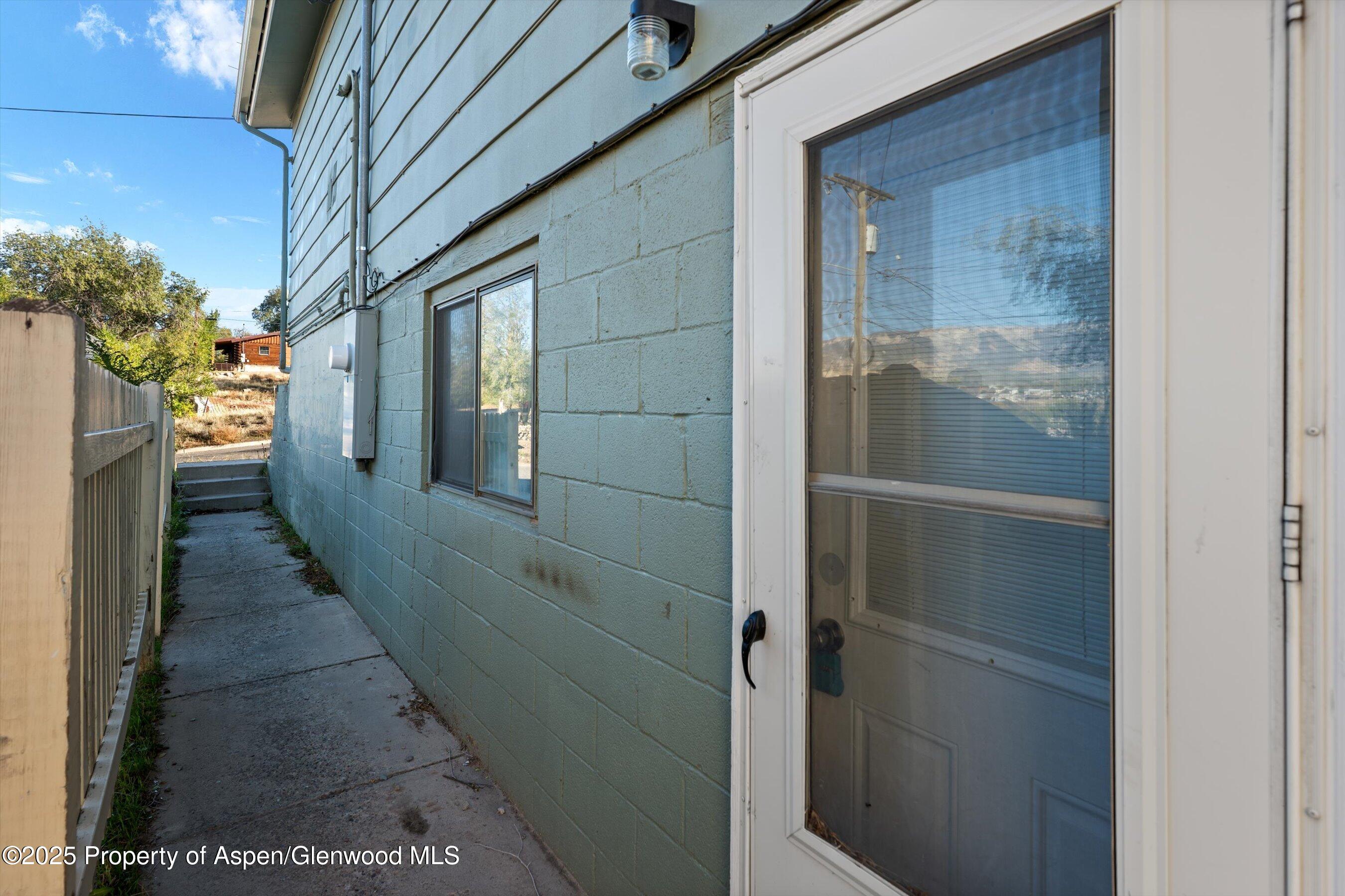 411 E 1st Street Rifle CO 81650