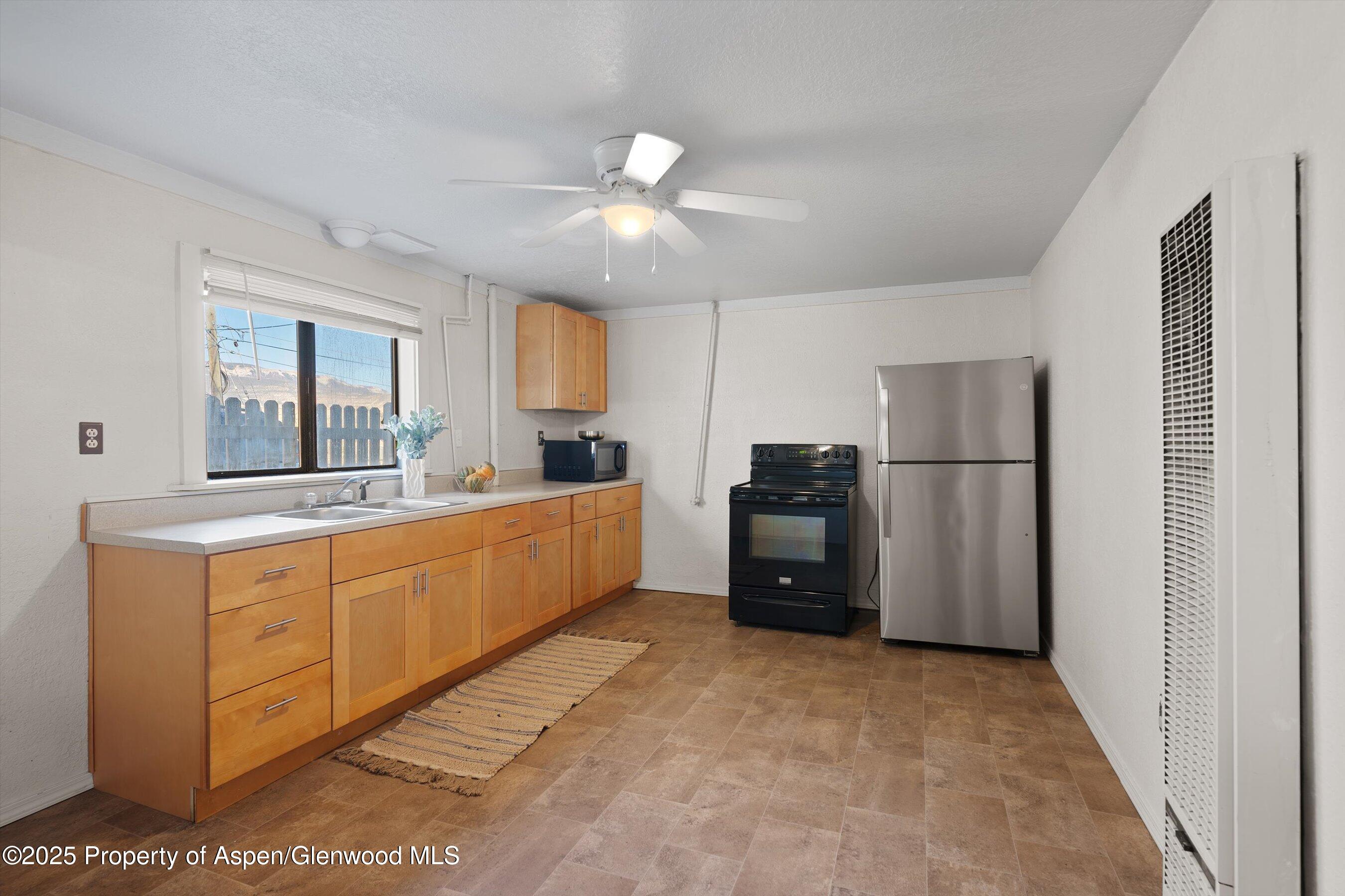 411 E 1st Street Rifle CO 81650