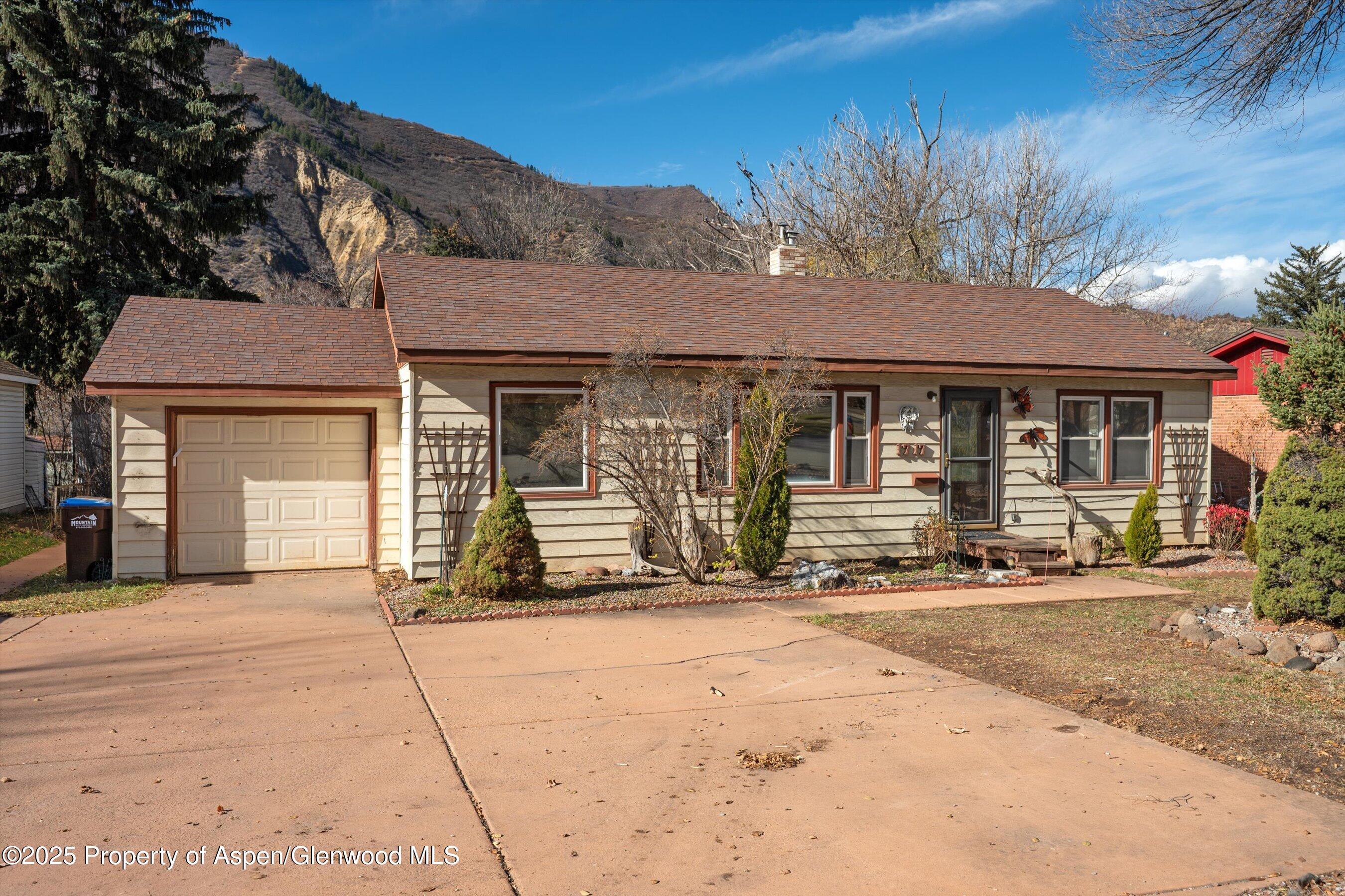 Glenwood Springs CO, 1717 Grand Avenue