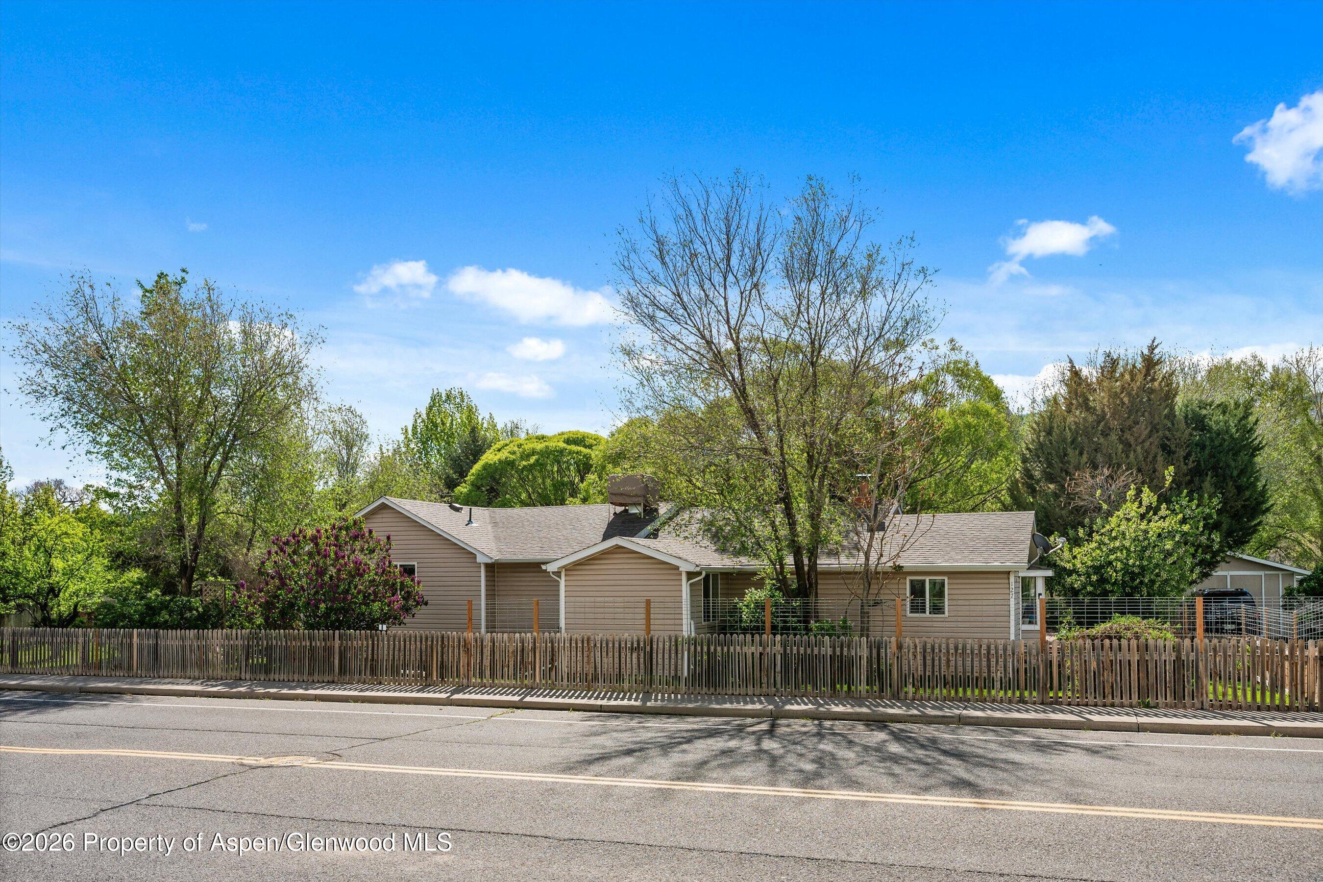 127 Cardinal Way Parachute CO 81635