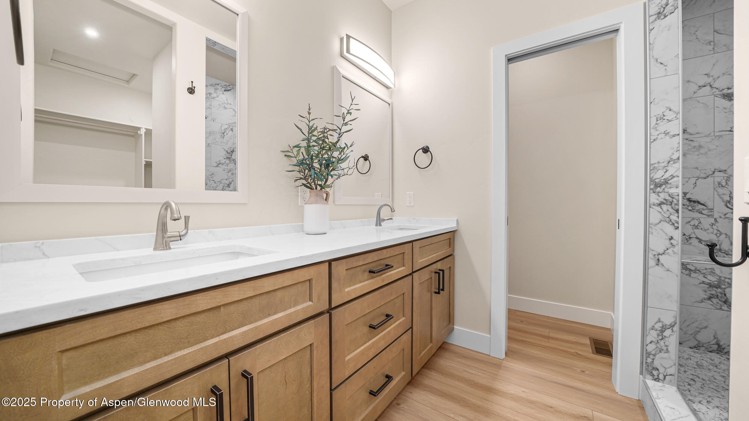 52 Hogan Parachute CO 81635